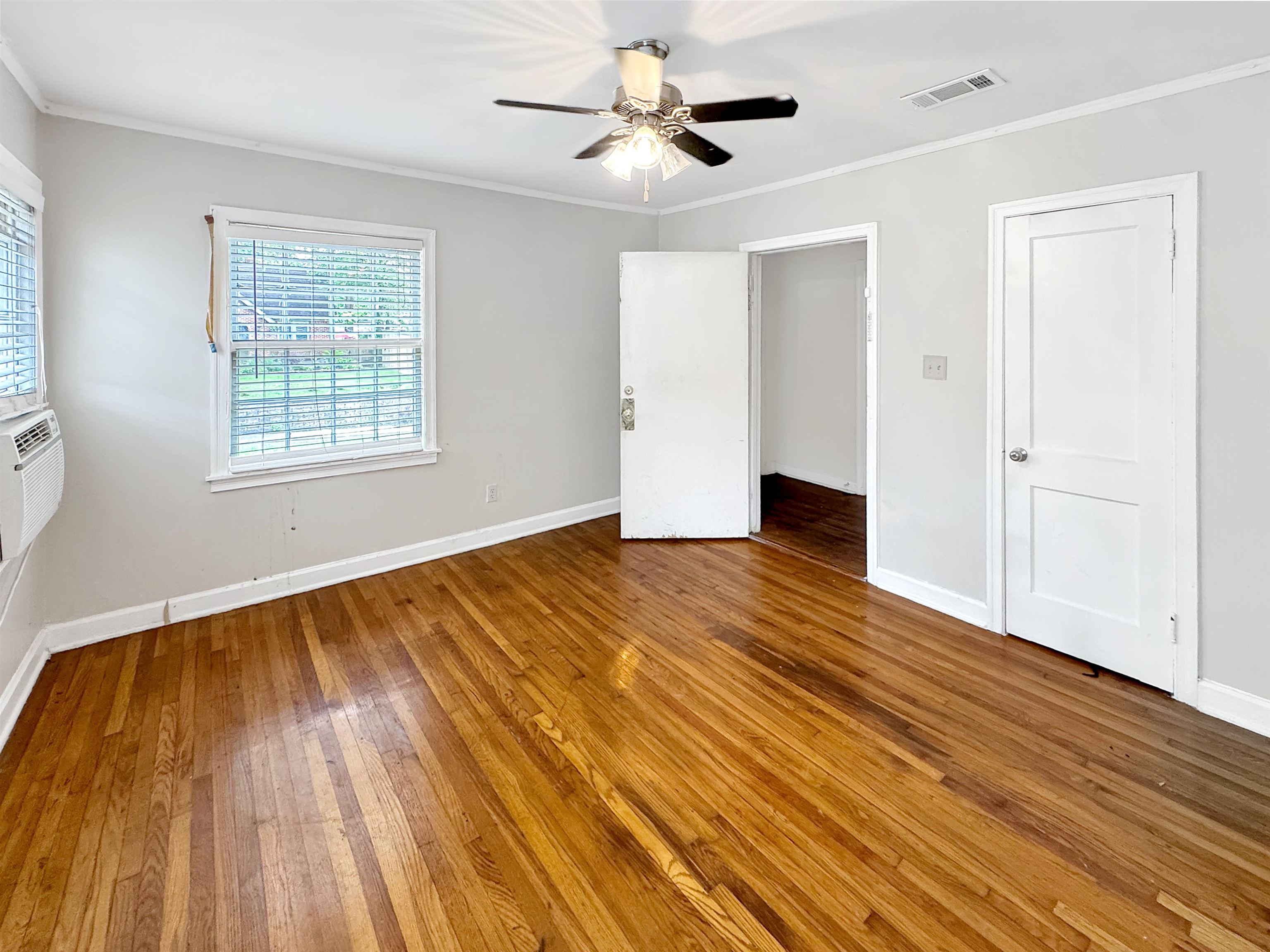 378 N Willett St Property Photo 6
