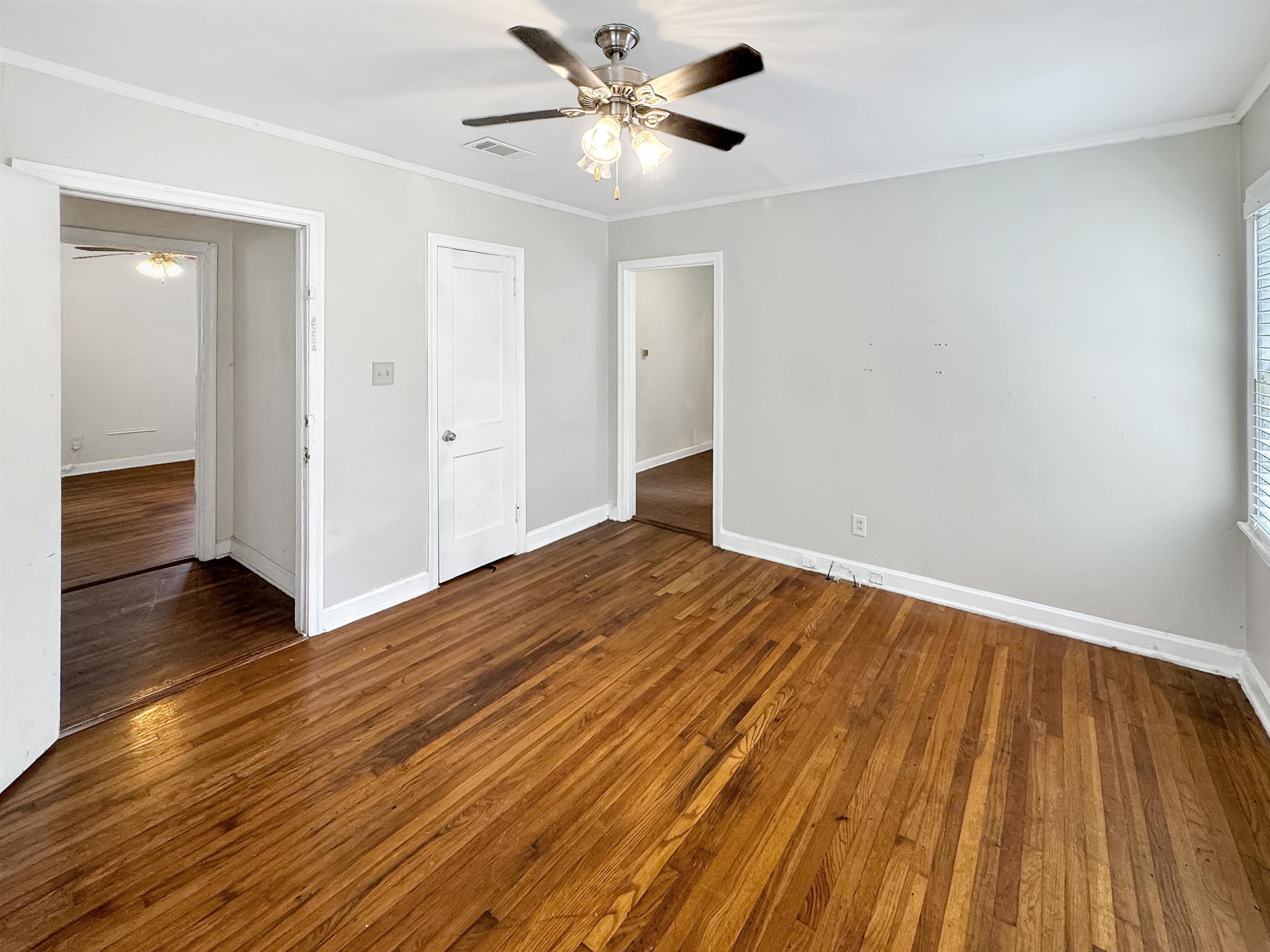 378 N Willett St Property Photo 7