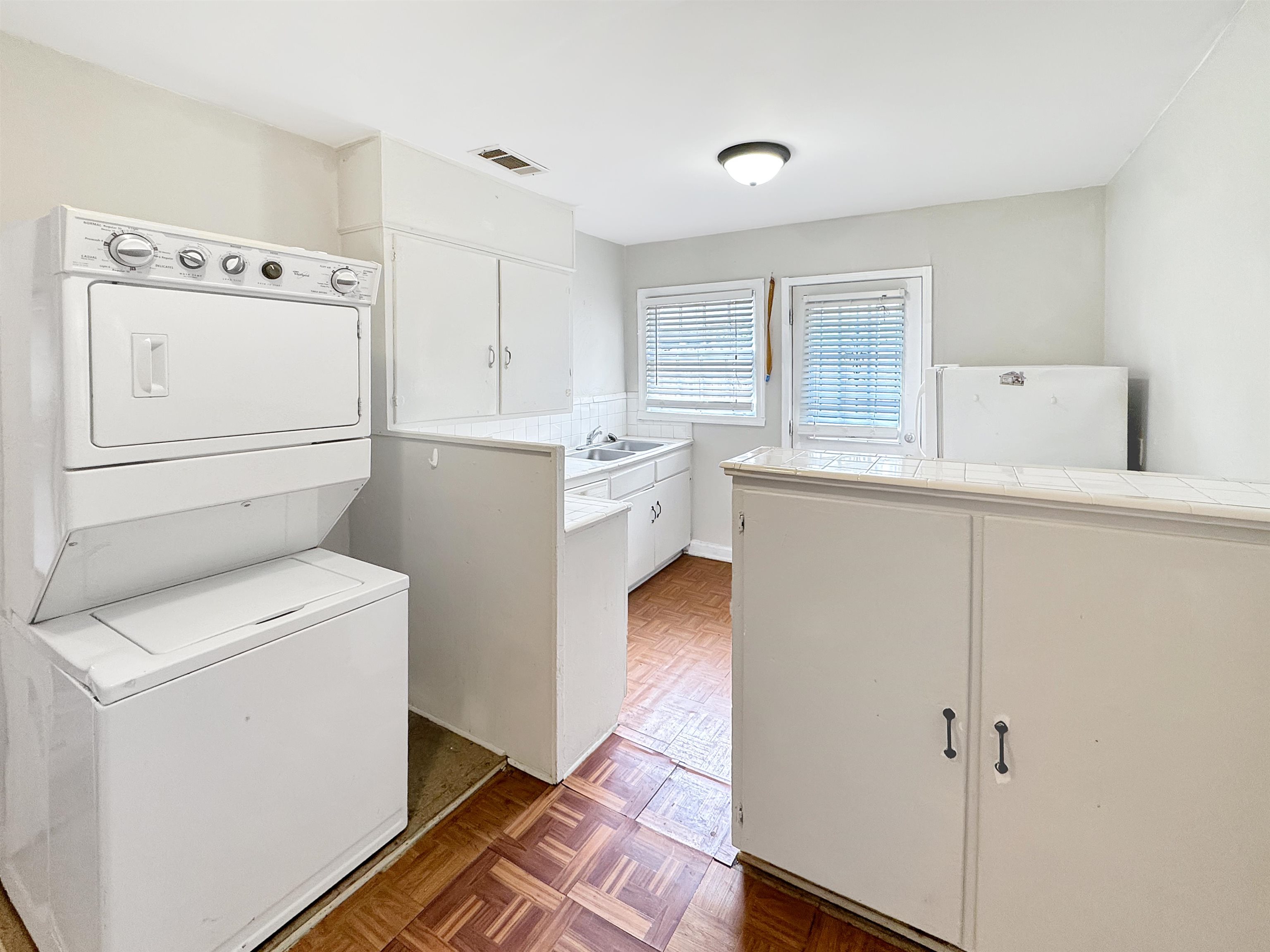 378 N Willett St Property Photo 8