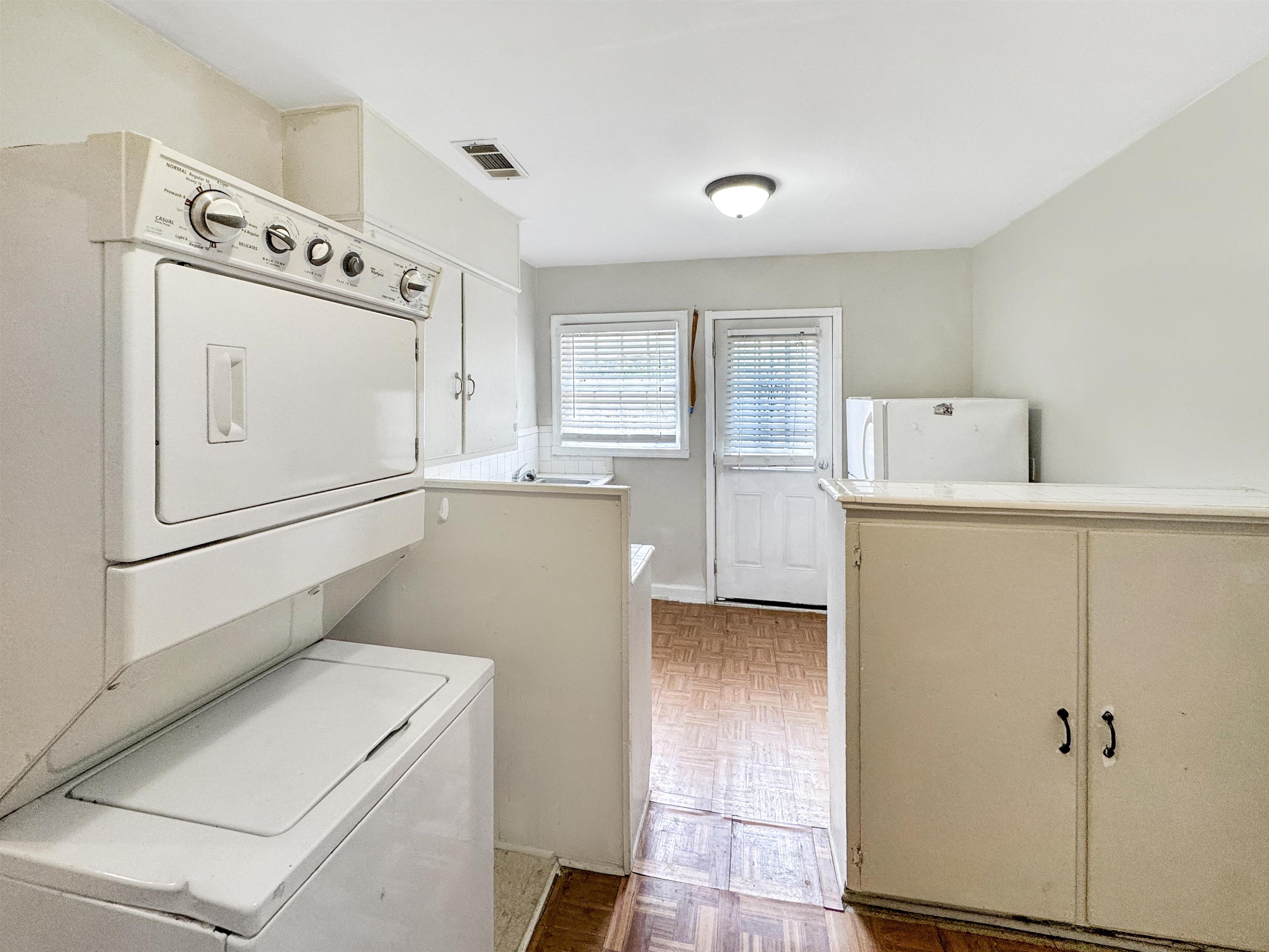 378 N Willett St Property Photo 12