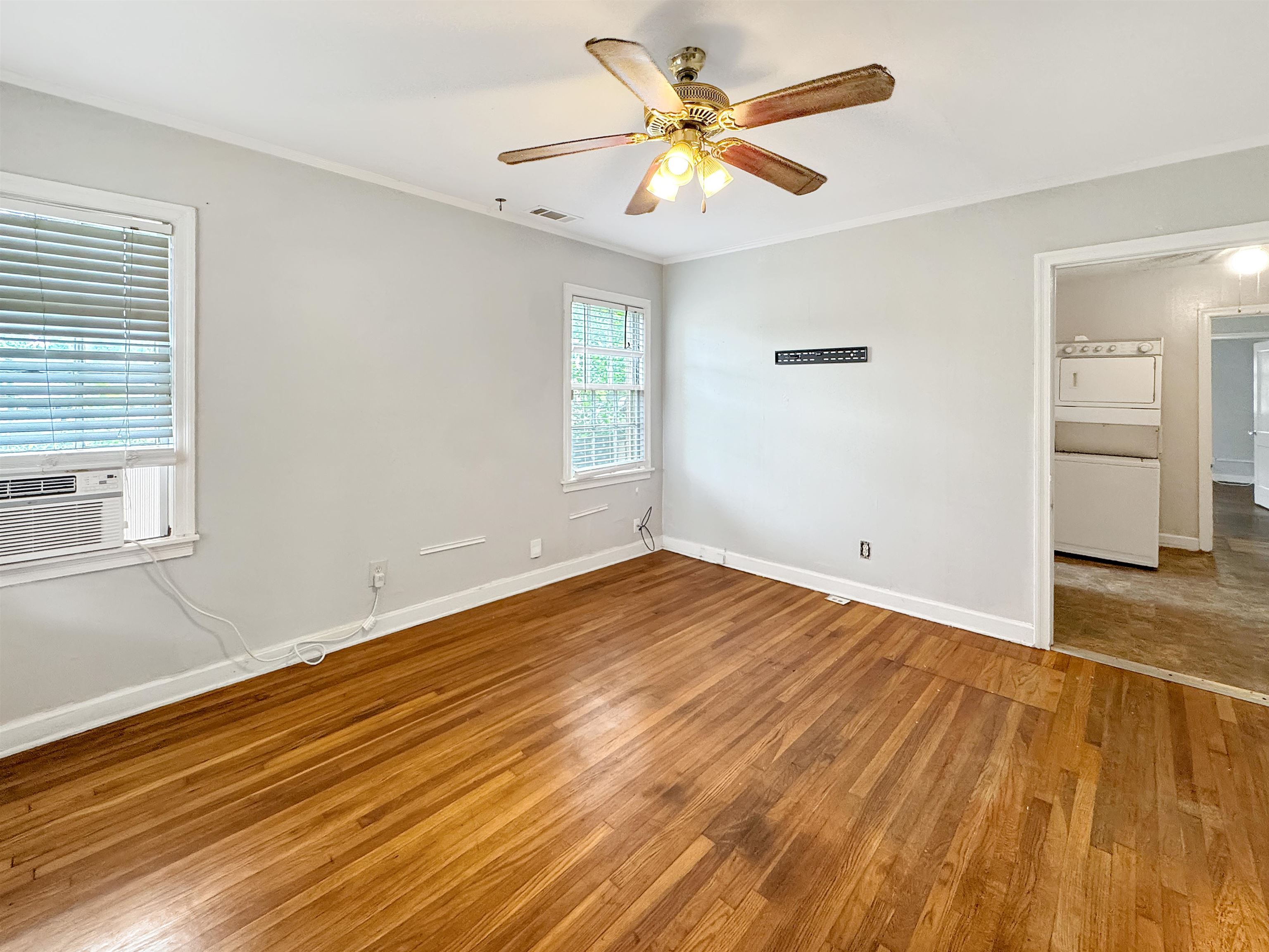 378 N Willett St Property Photo 17