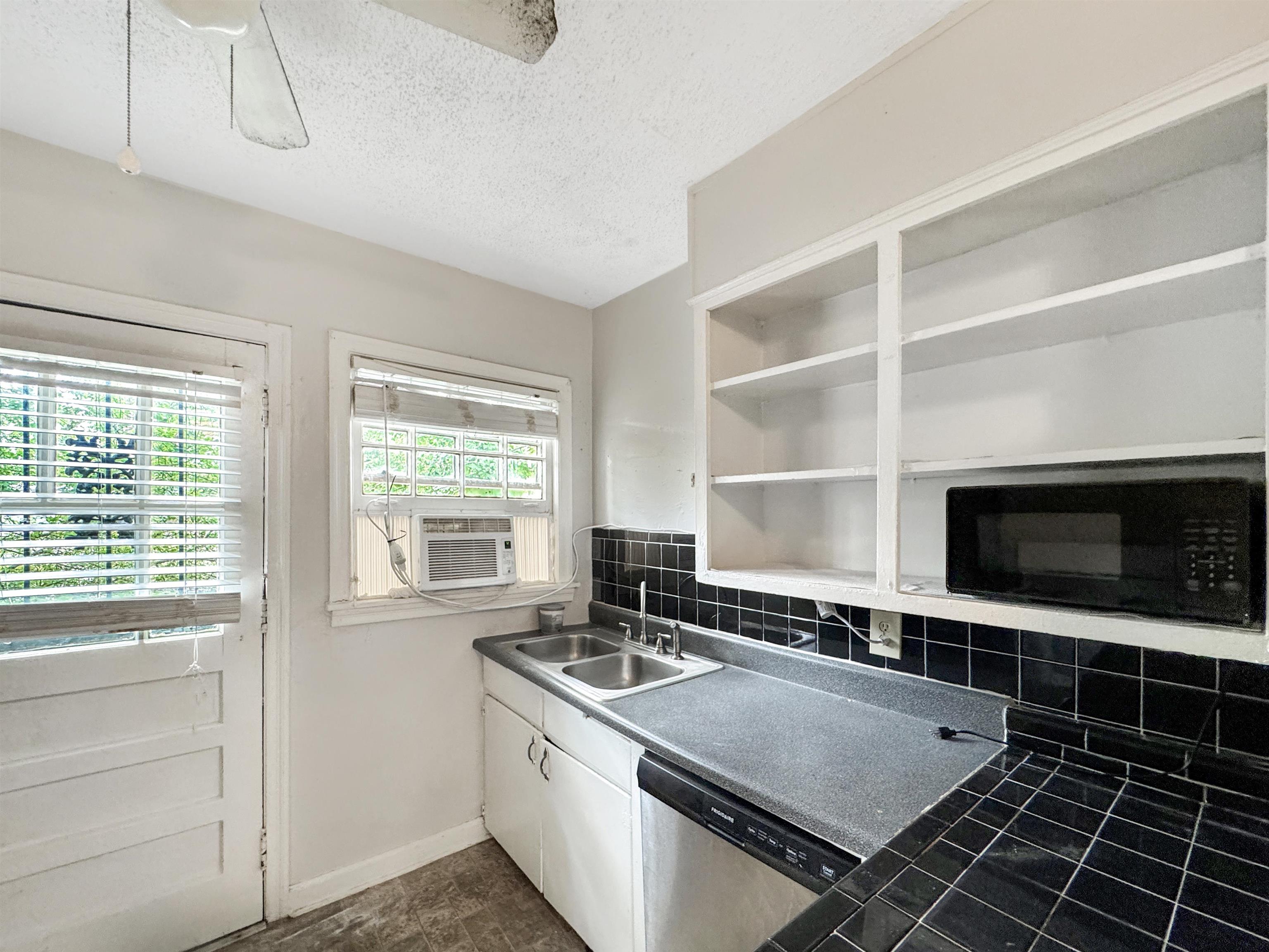 378 N Willett St Property Photo 23