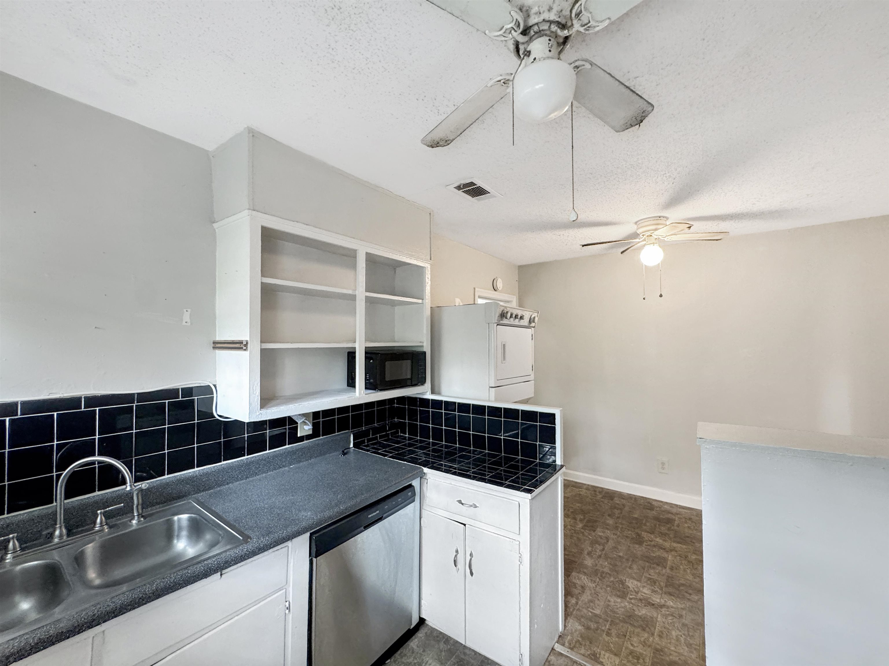 378 N Willett St Property Photo 25