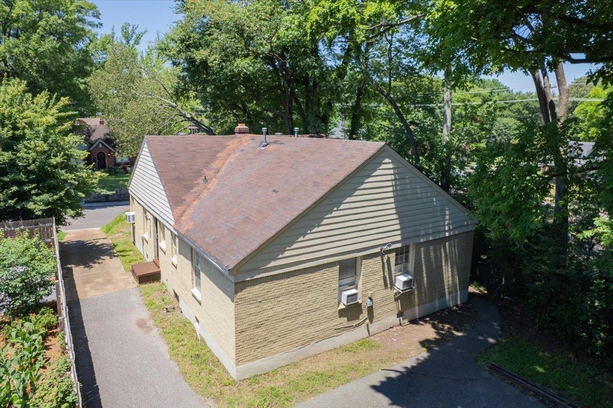378 N Willett St Property Photo 35