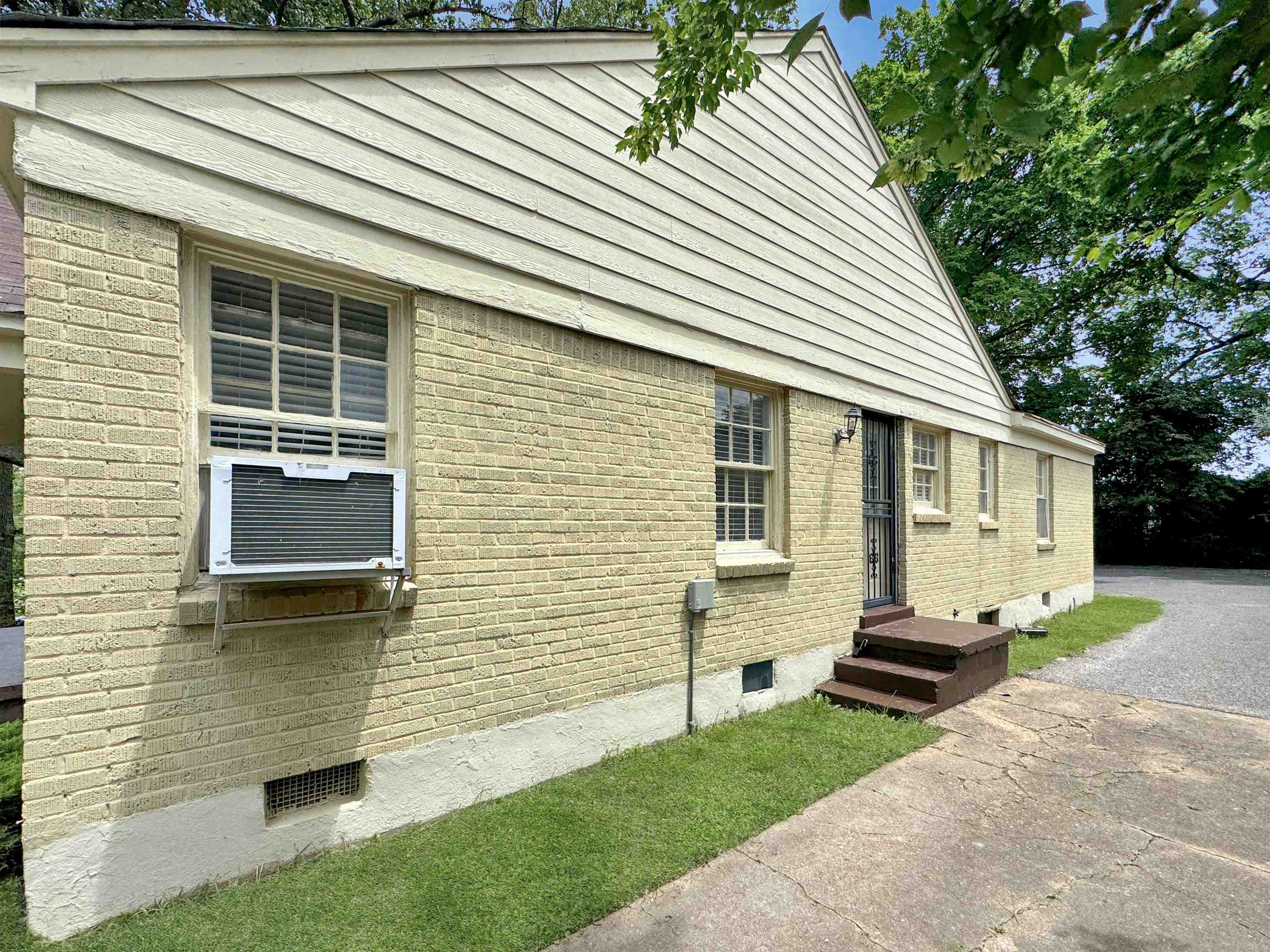 378 N Willett St Property Photo 37