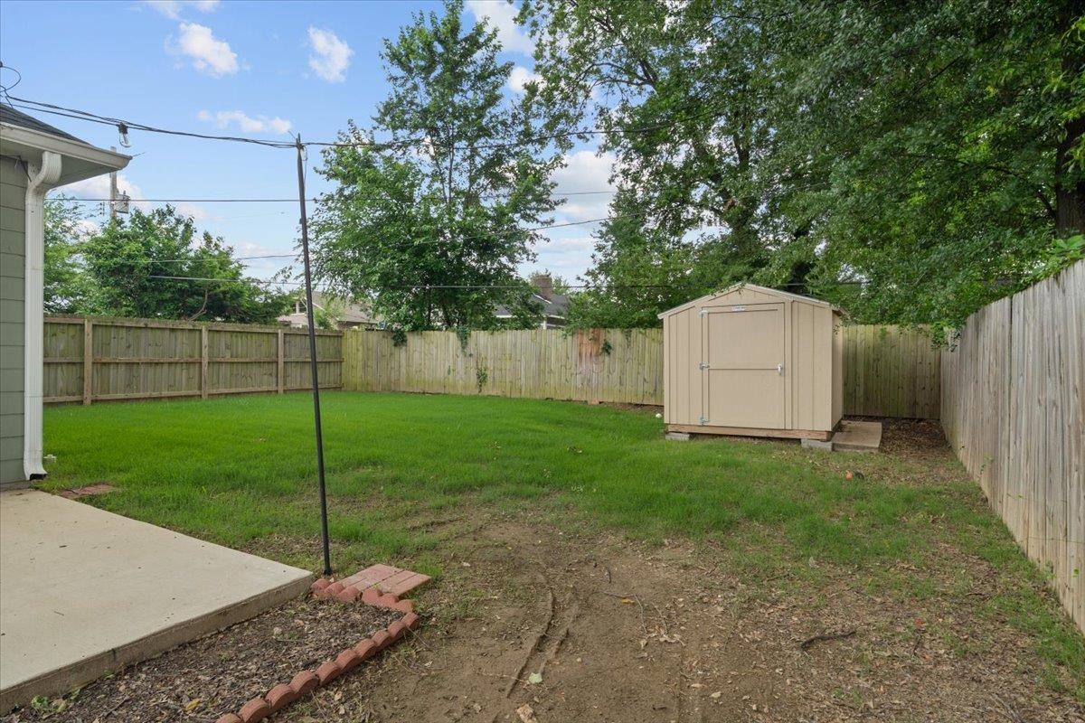 991 Forrest Ave Property Photo 22