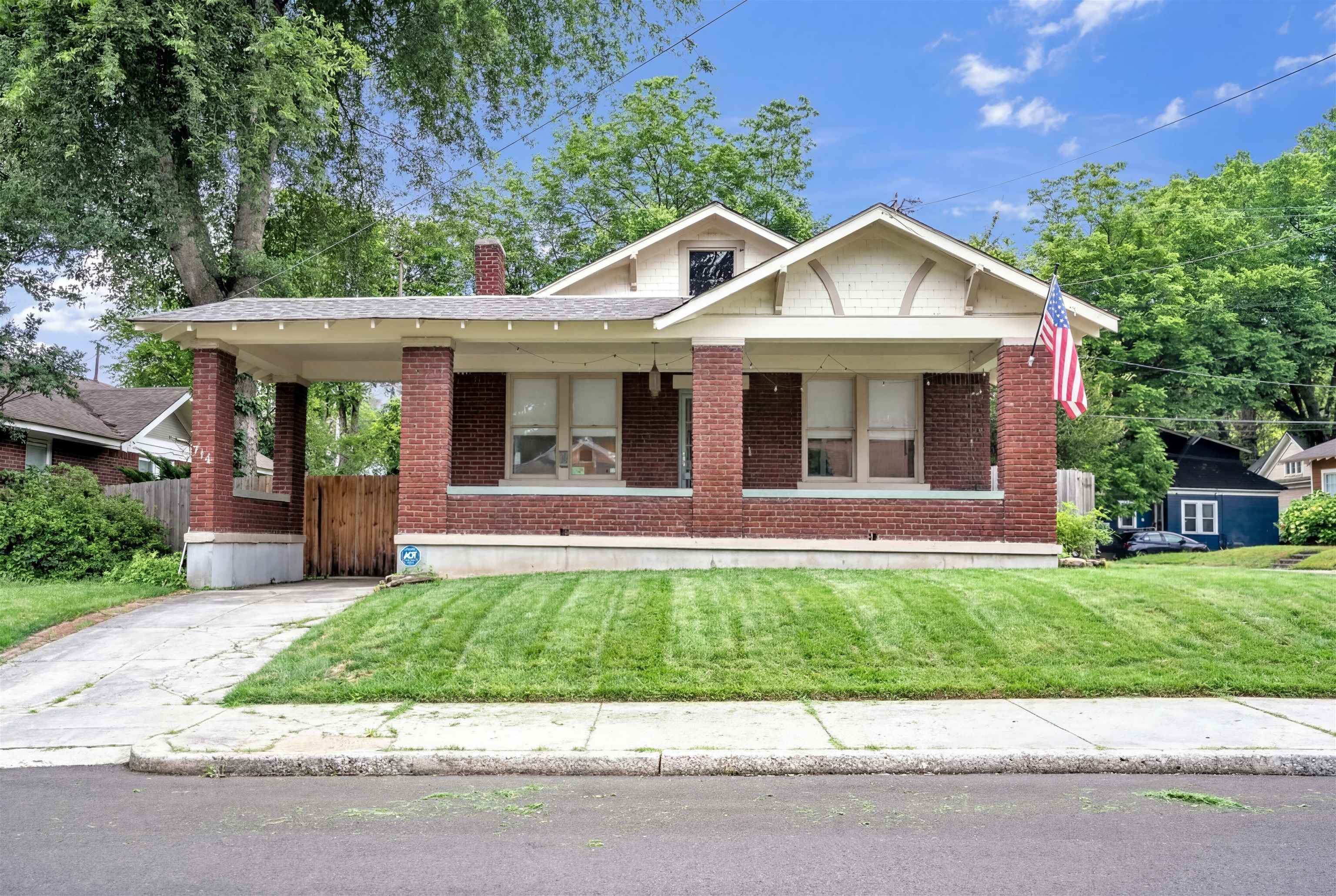 916 MEDA ST Property Photo 1