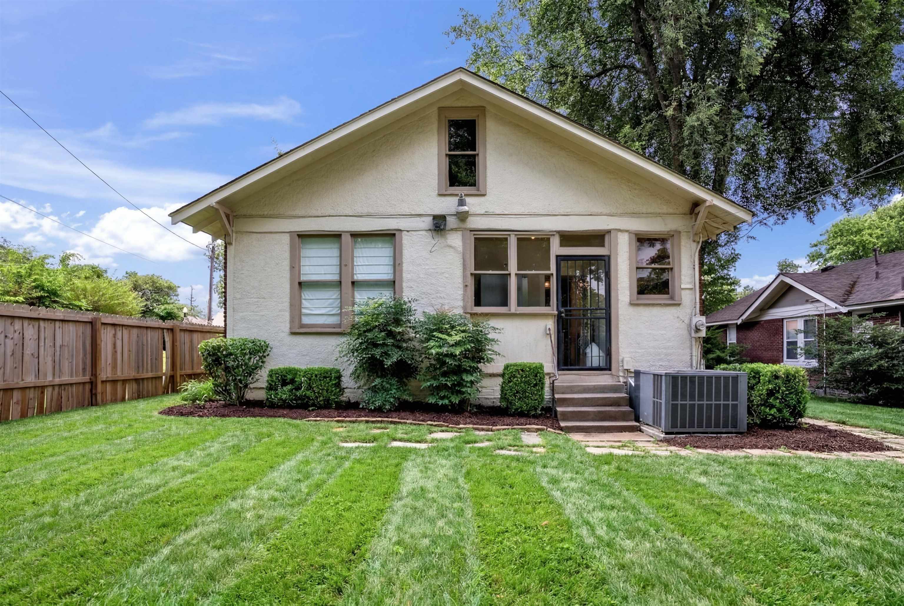 916 Meda St Property Photo 26