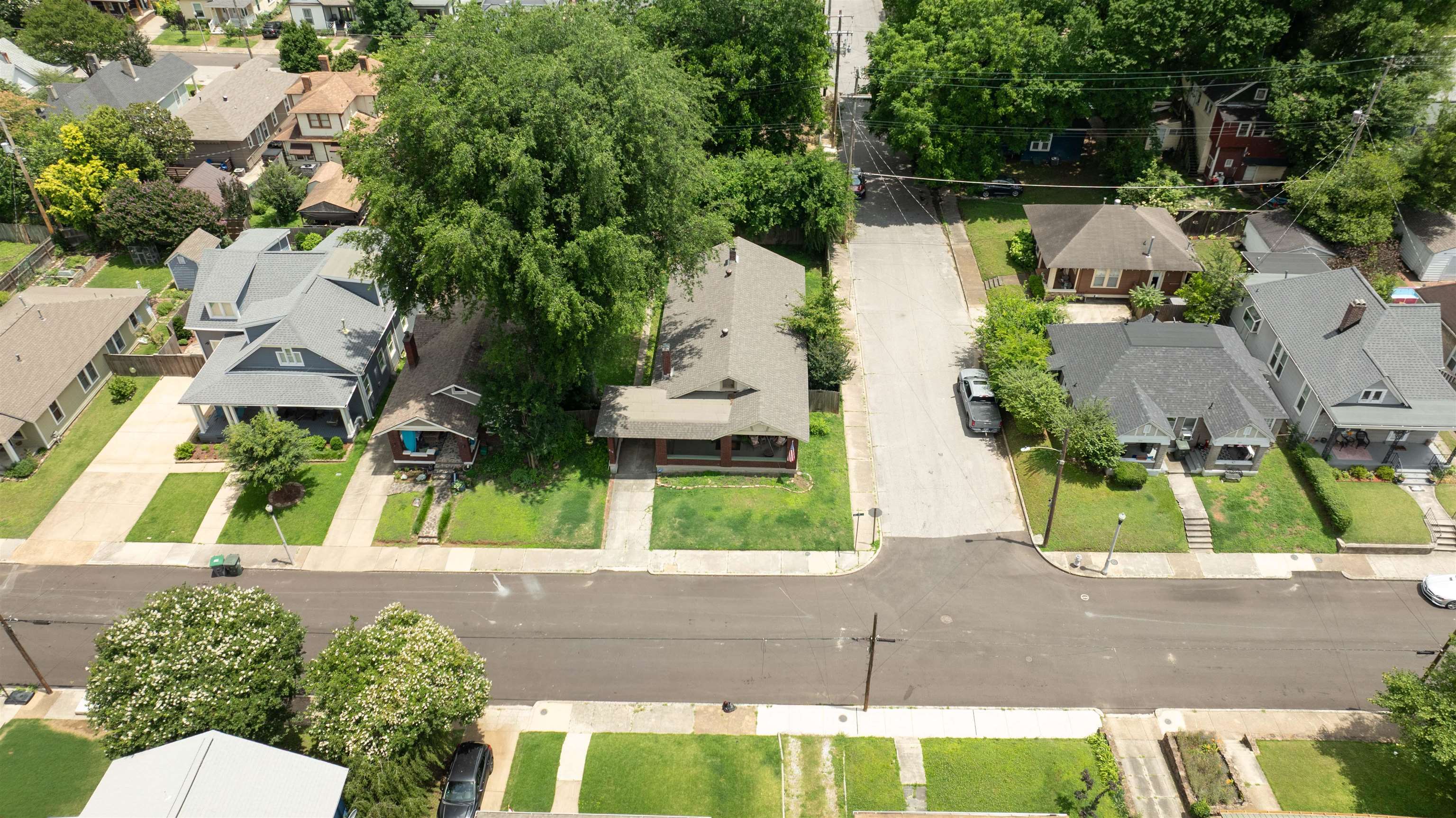 916 Meda St Property Photo 29