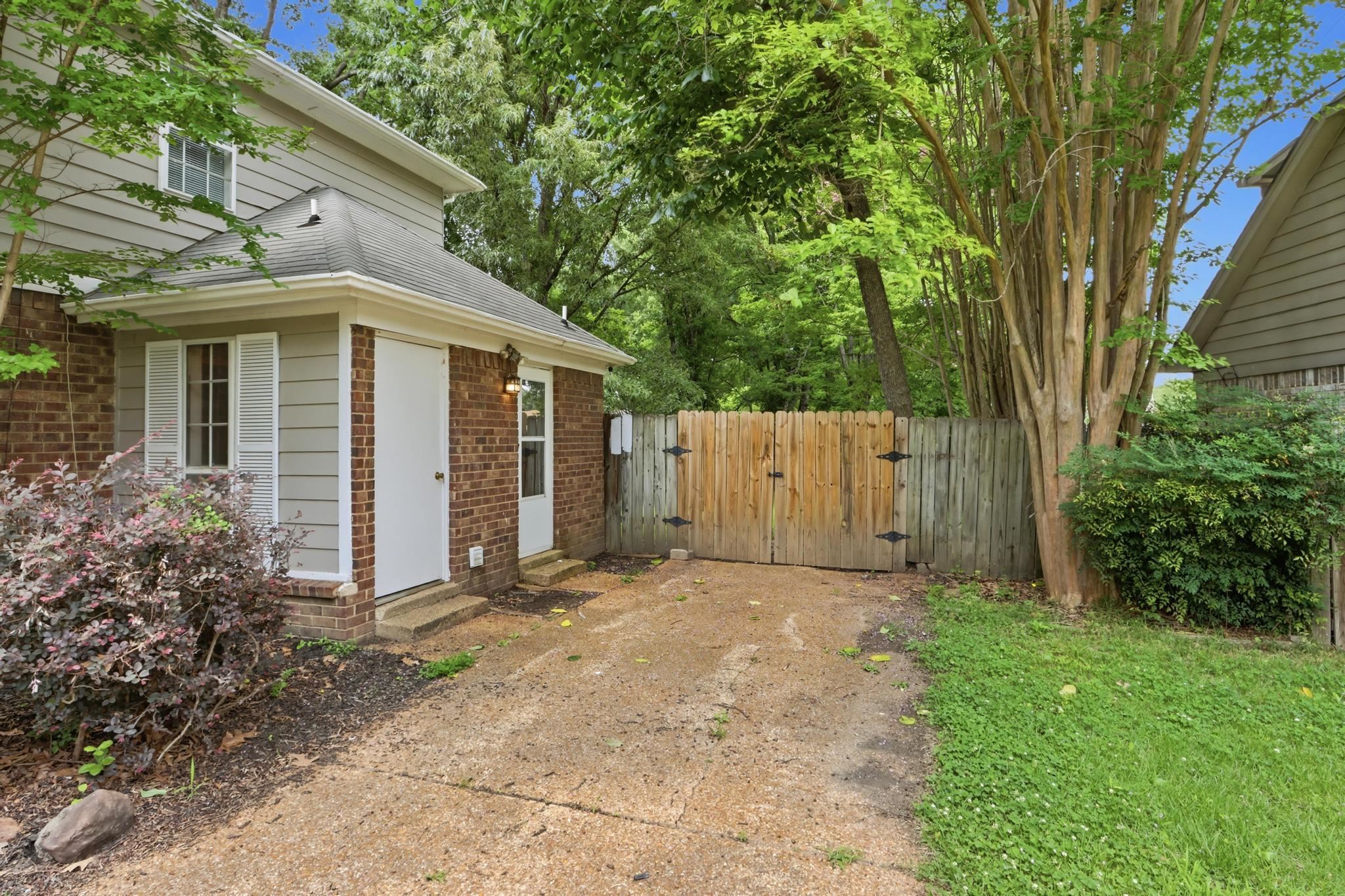 8074 S Regis Pl Property Photo 5