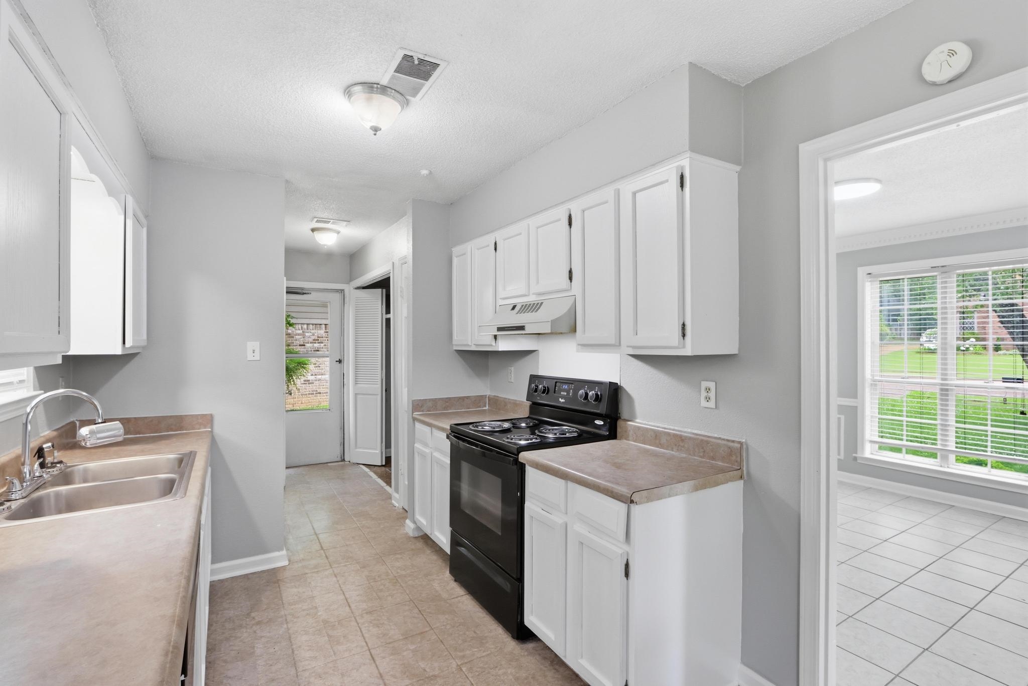 8074 S Regis Pl Property Photo 15