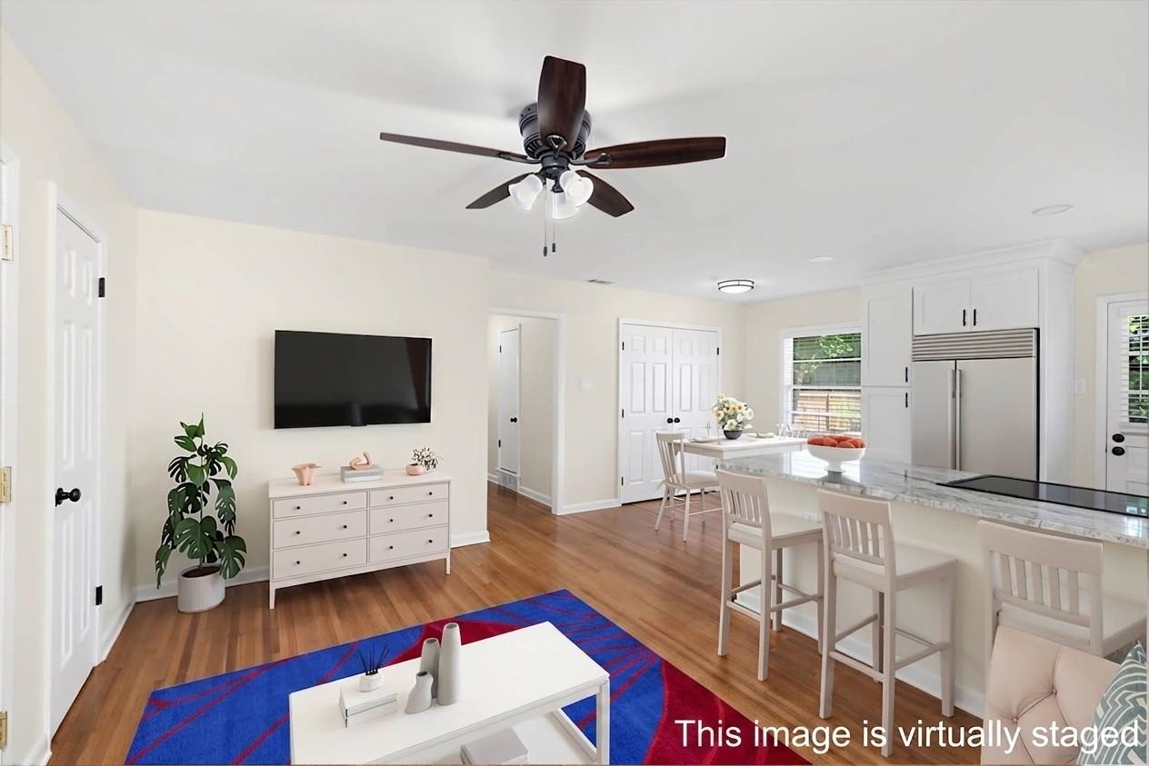 556 Herzl St Property Photo 8