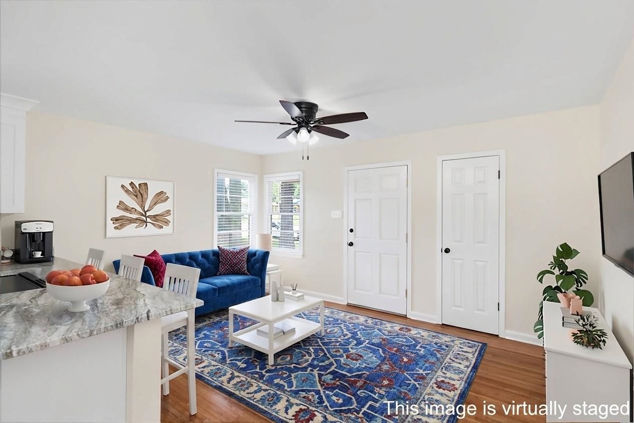 556 Herzl St Property Photo 16