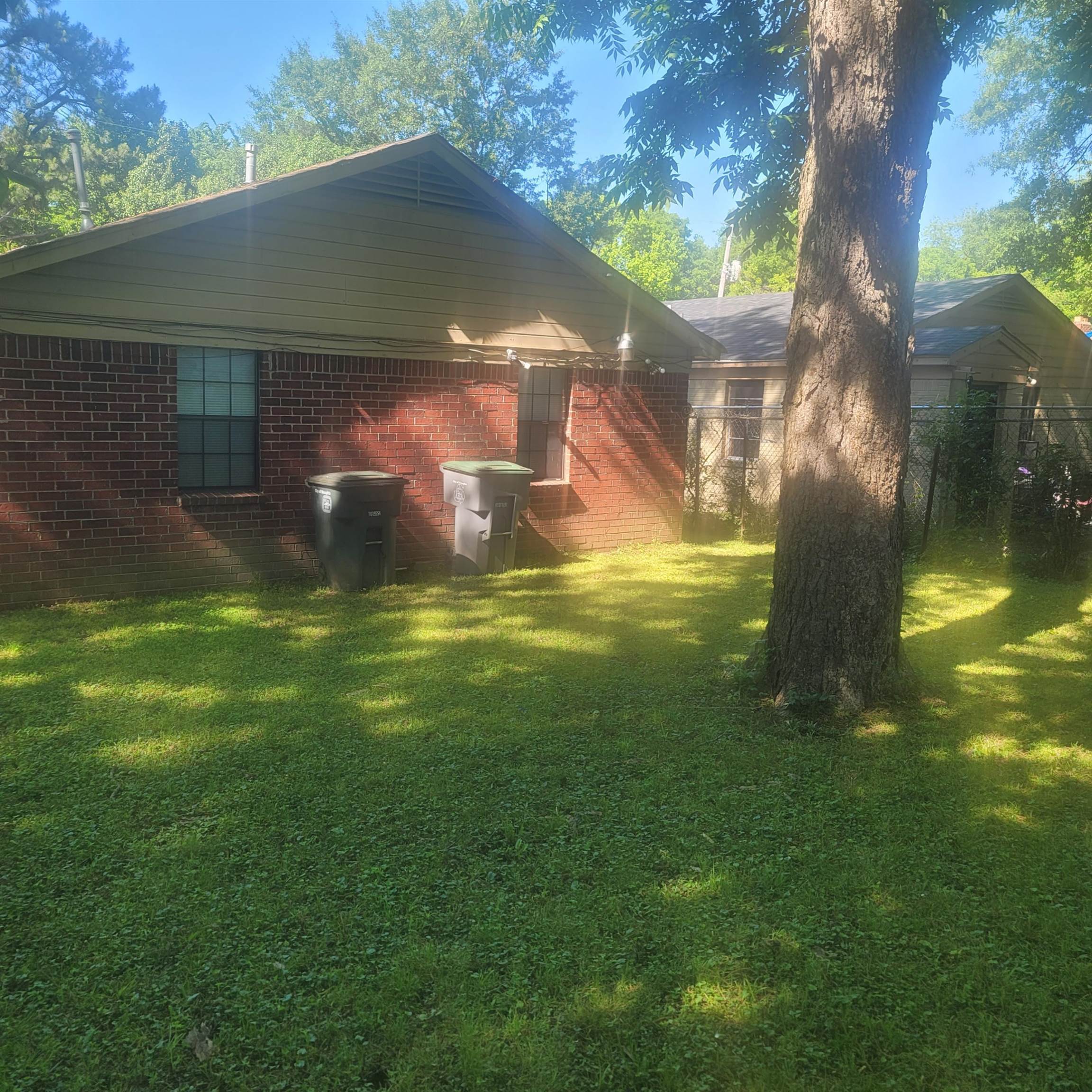 2331 Dexter Ave Property Photo 3