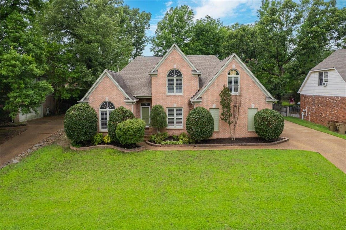 215 LEAF TRAIL CT Property Photo 1