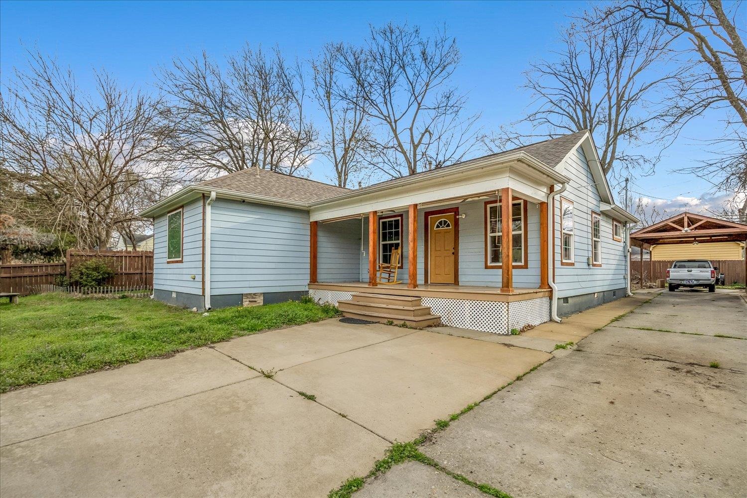 1024 Wrenwood St Property Photo 2