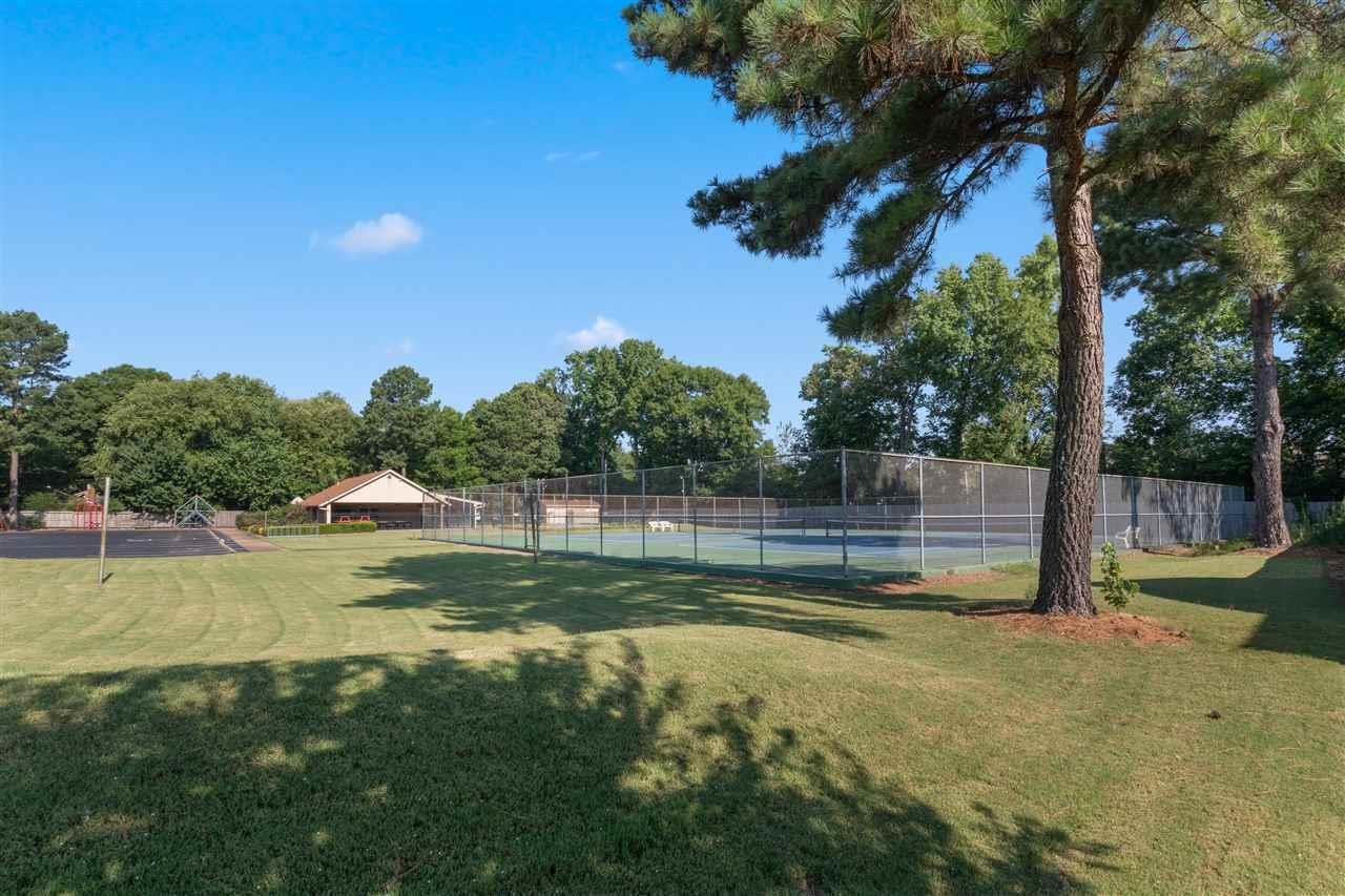 7918 Farmingdale Rd Property Photo 12