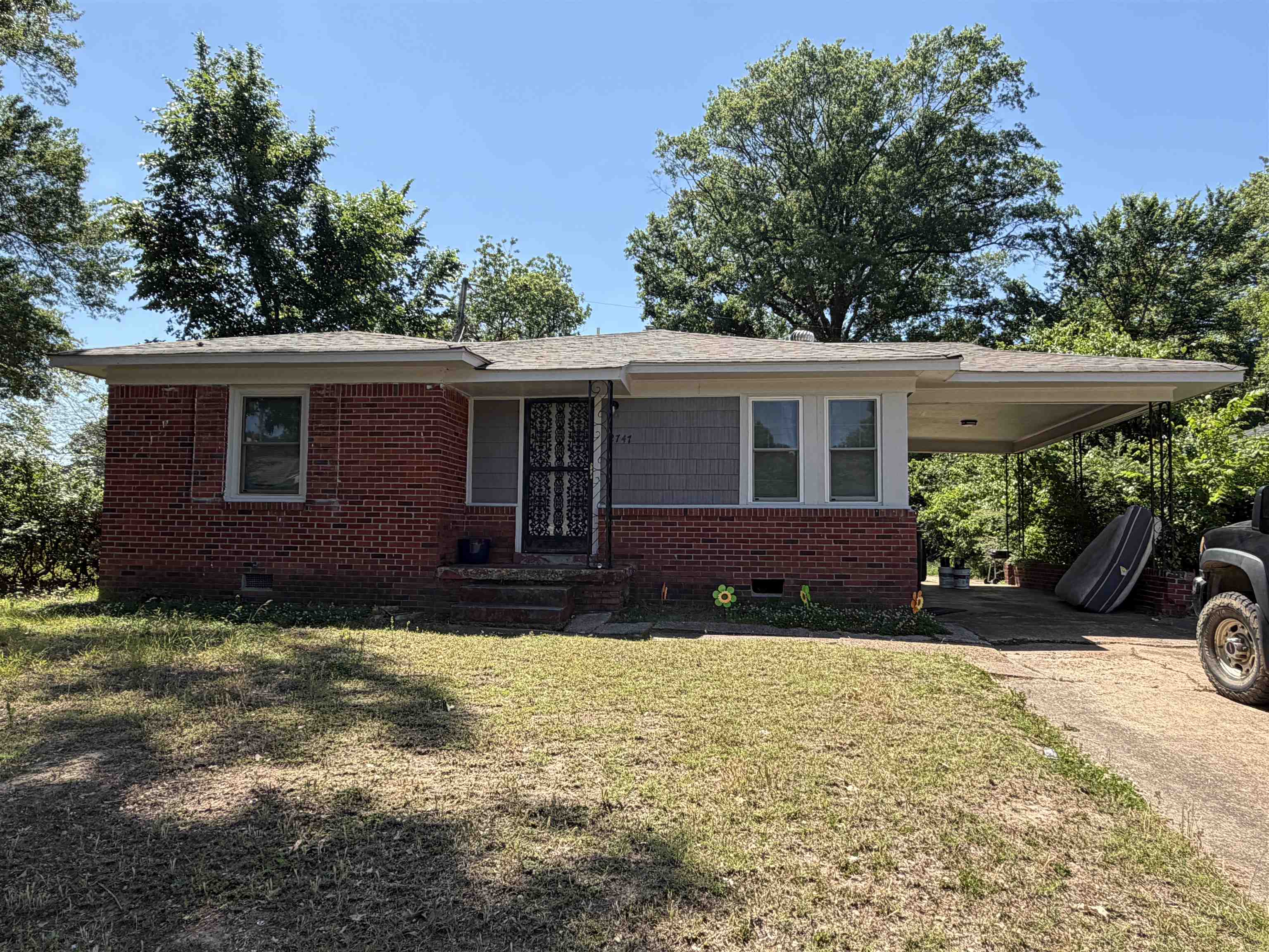 2747 Merle St Property Photo 4