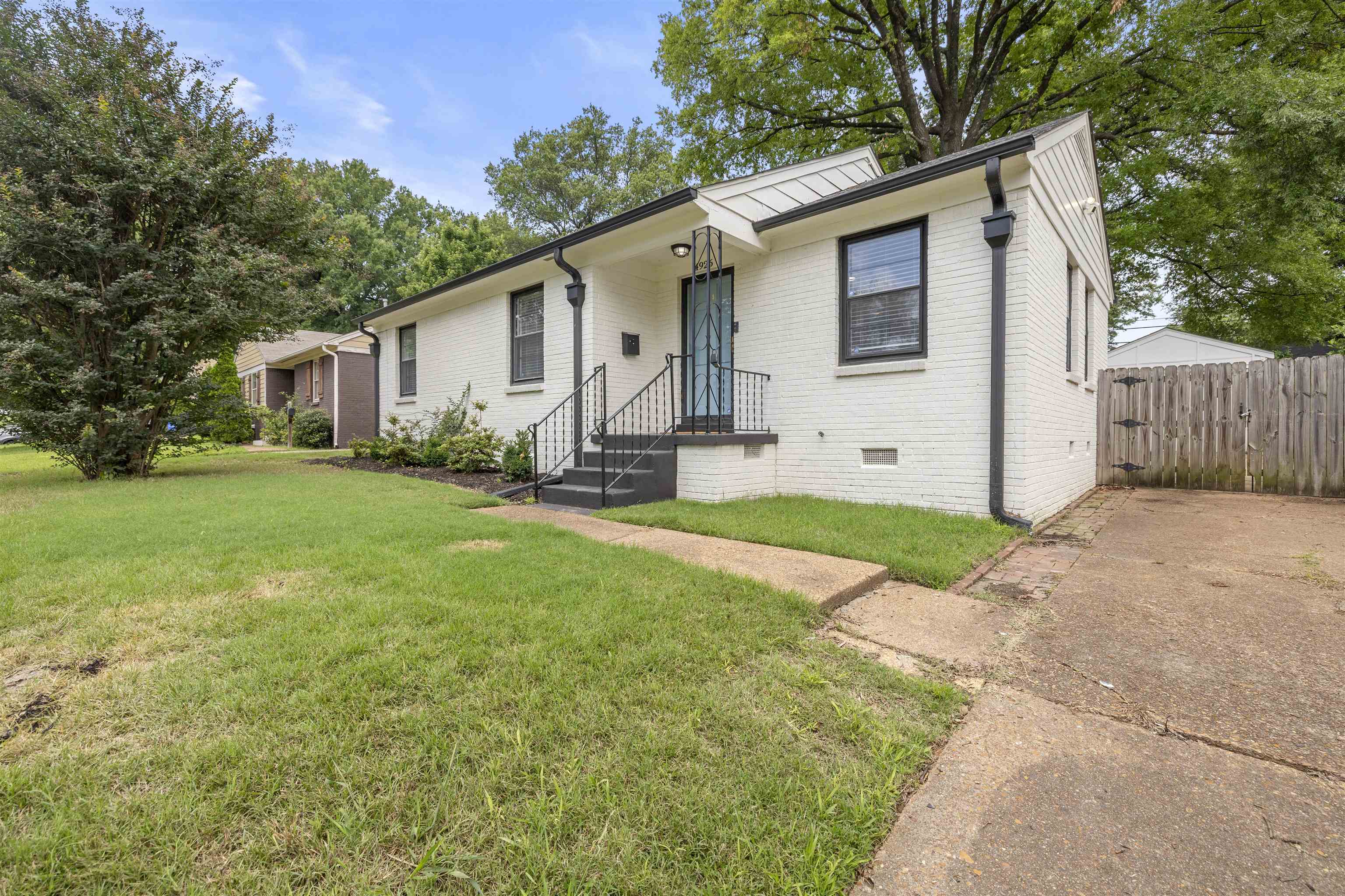 4926 MARIANNE LN Property Photo 1
