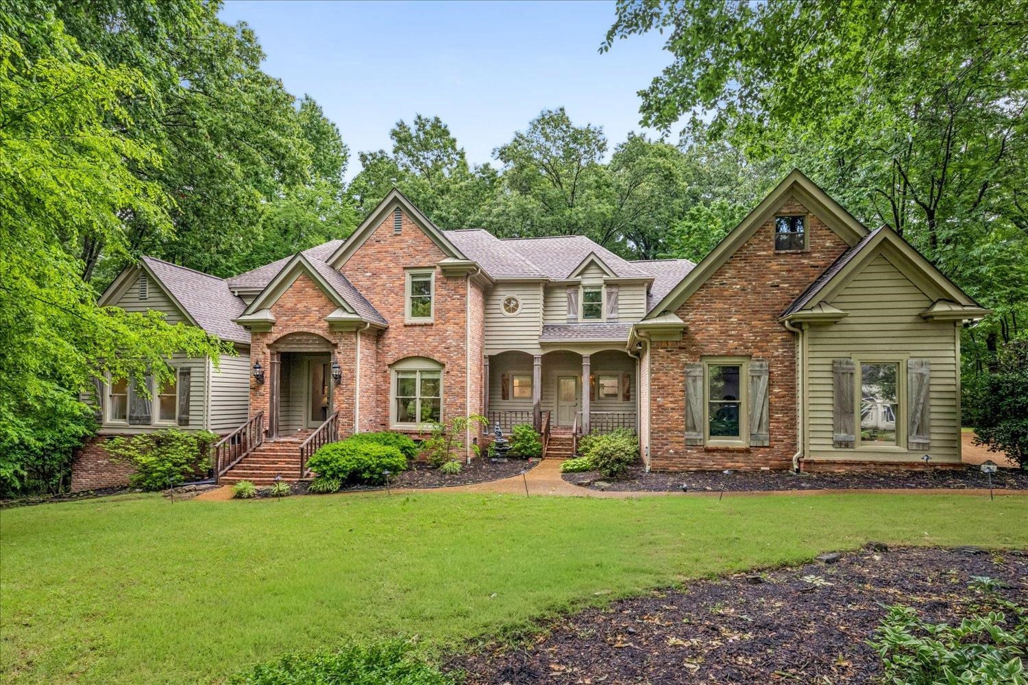 7860 Chapel Ridge Dr Property Photo 1