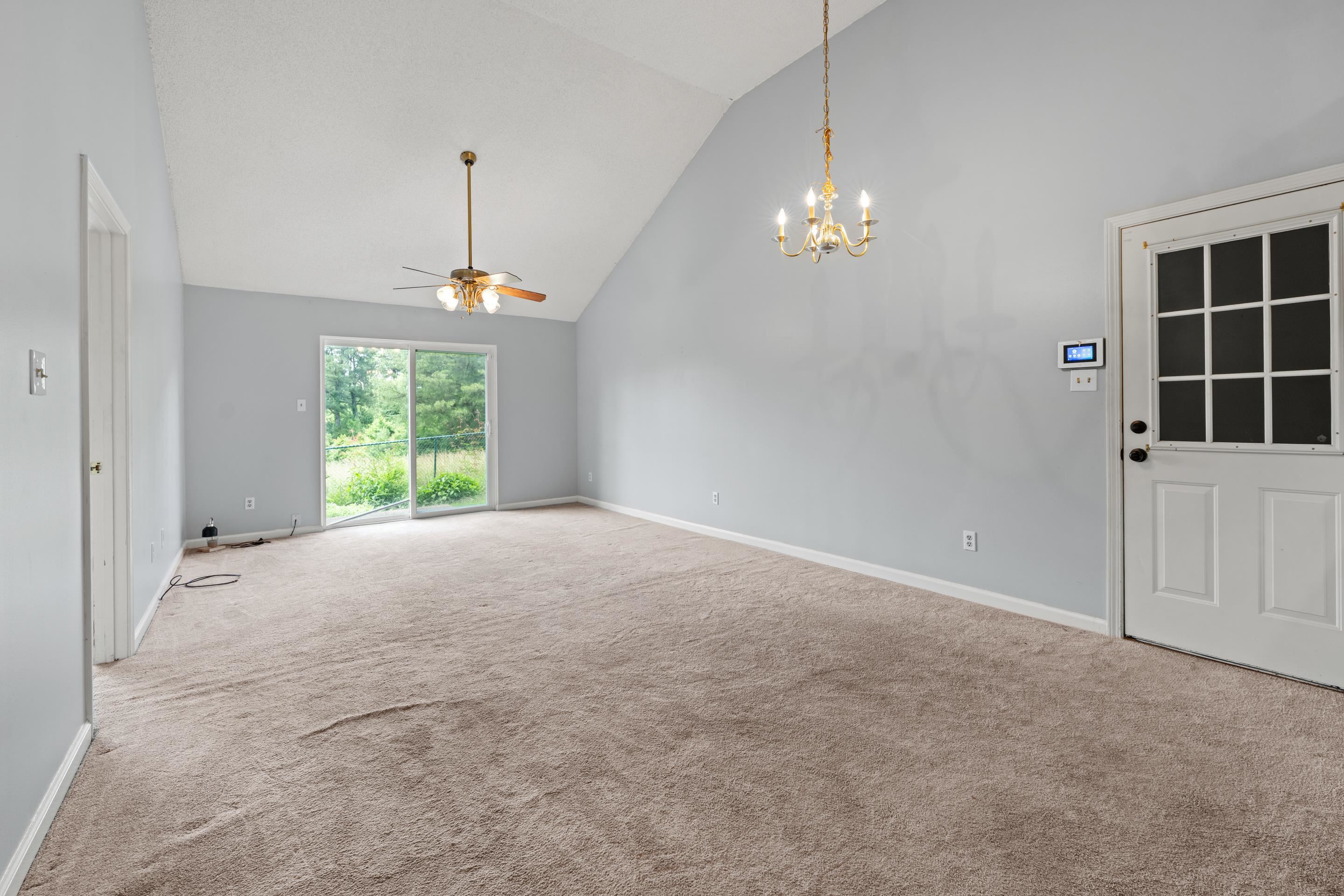 2749 Colonial Towers Dr Property Photo 7