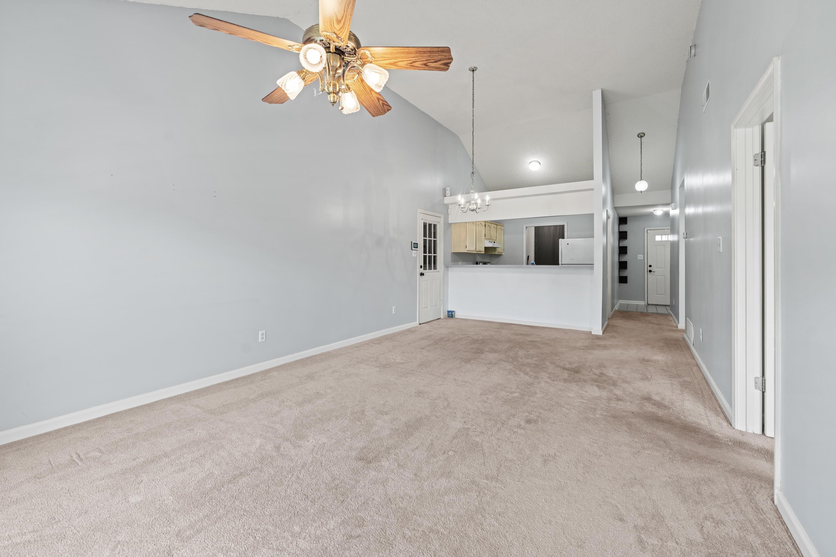 2749 Colonial Towers Dr Property Photo 9