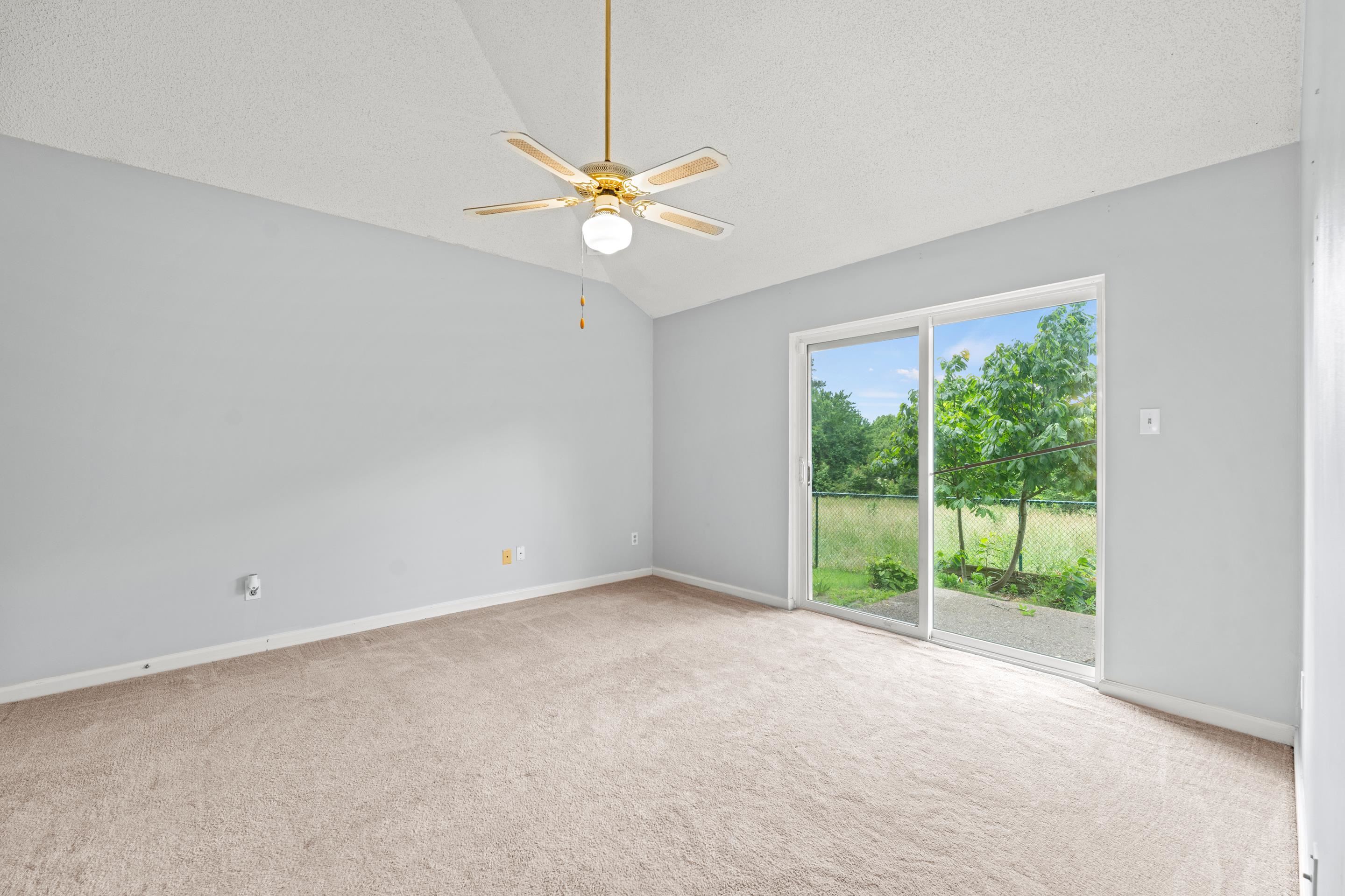 2749 Colonial Towers Dr Property Photo 11