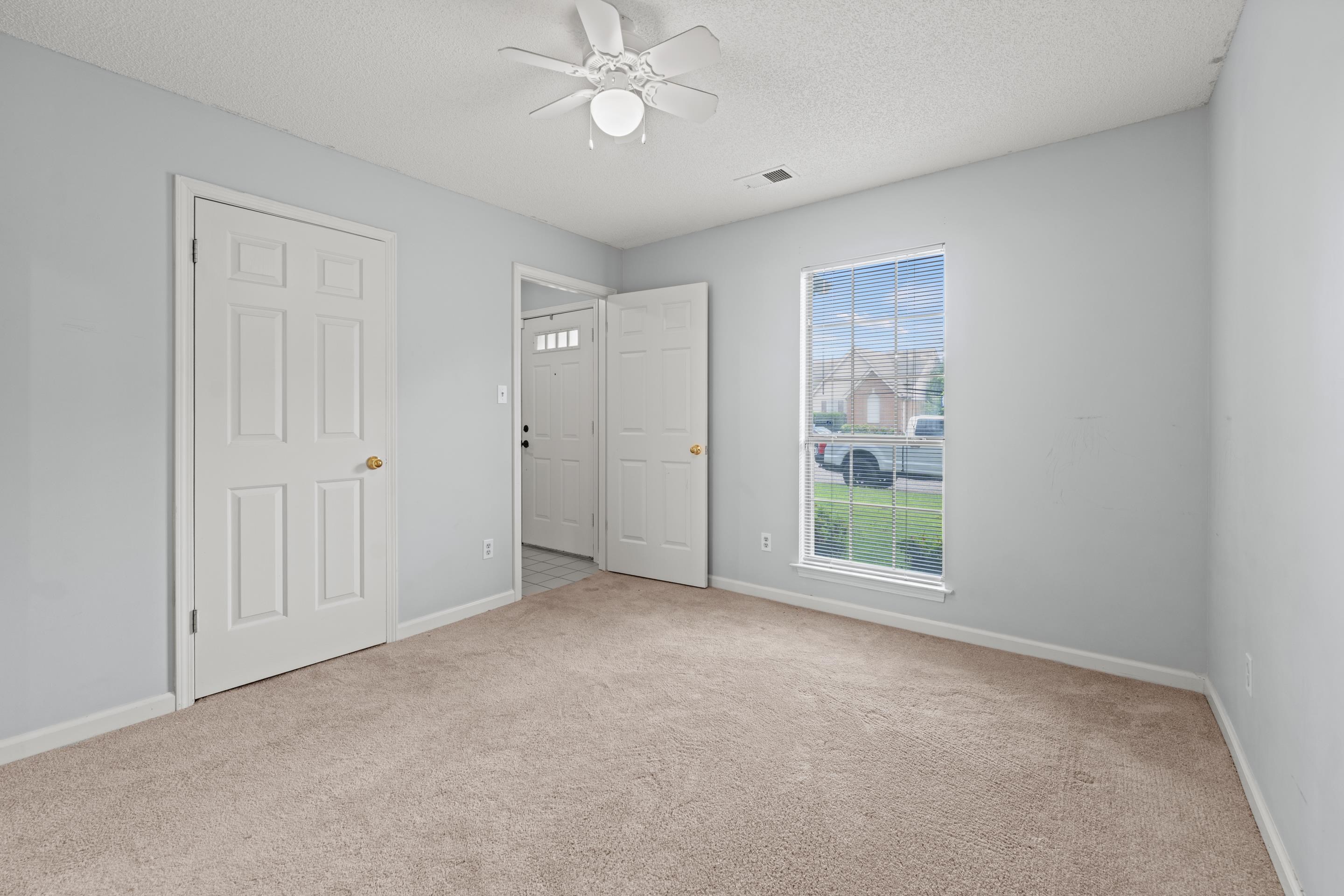 2749 Colonial Towers Dr Property Photo 17