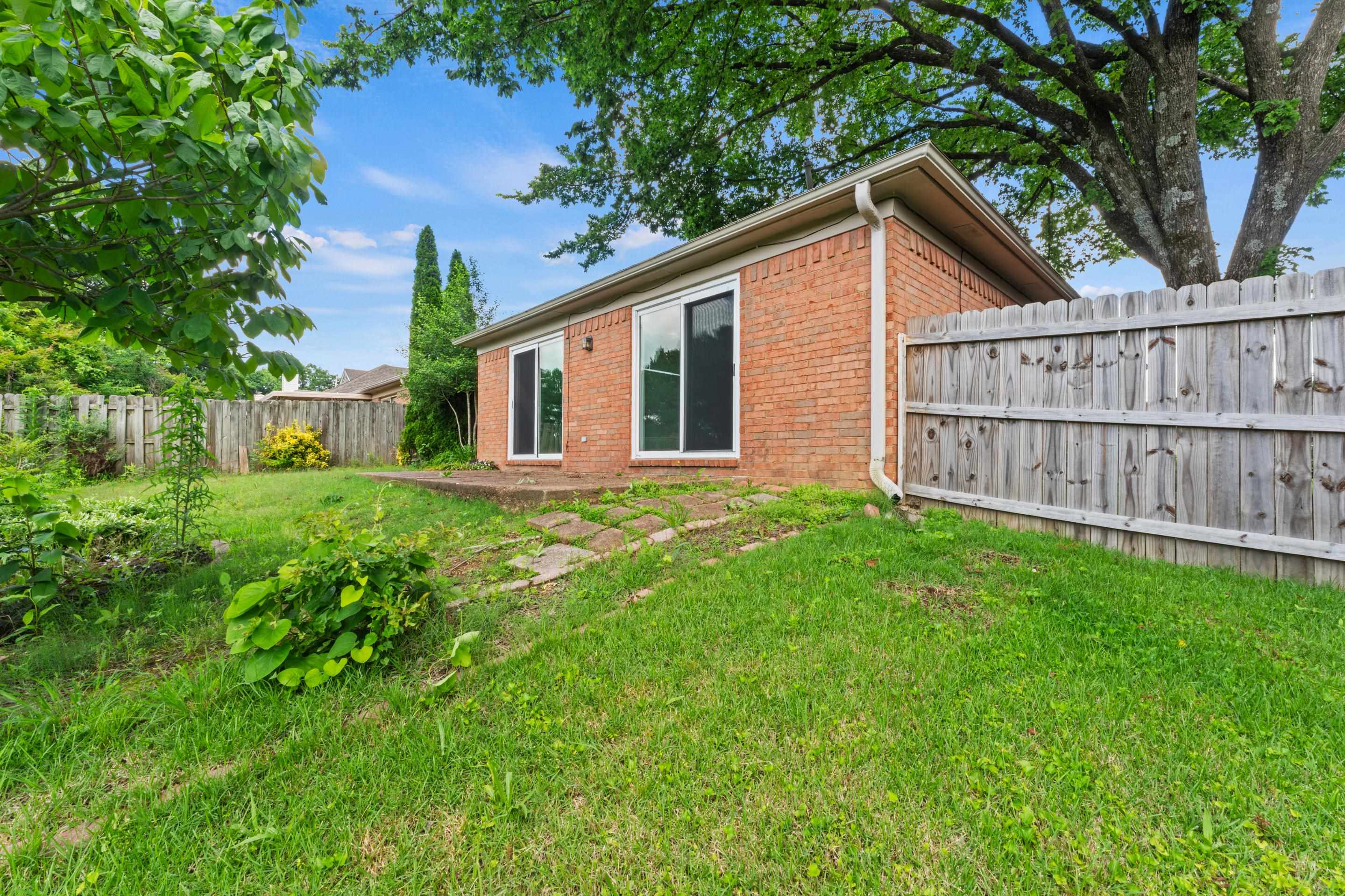 2749 Colonial Towers Dr Property Photo 21