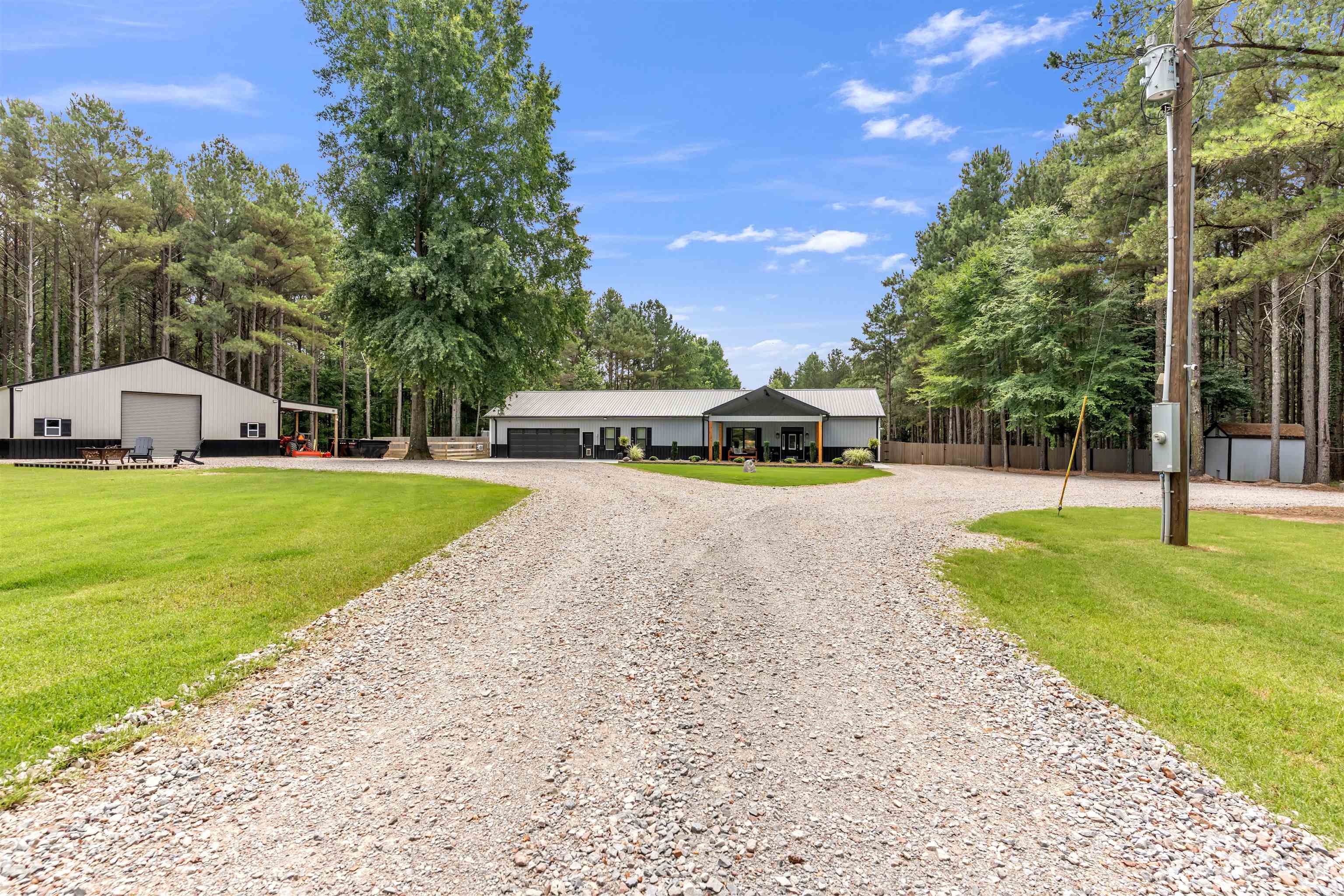 2525 Sinai Dr Property Photo 3