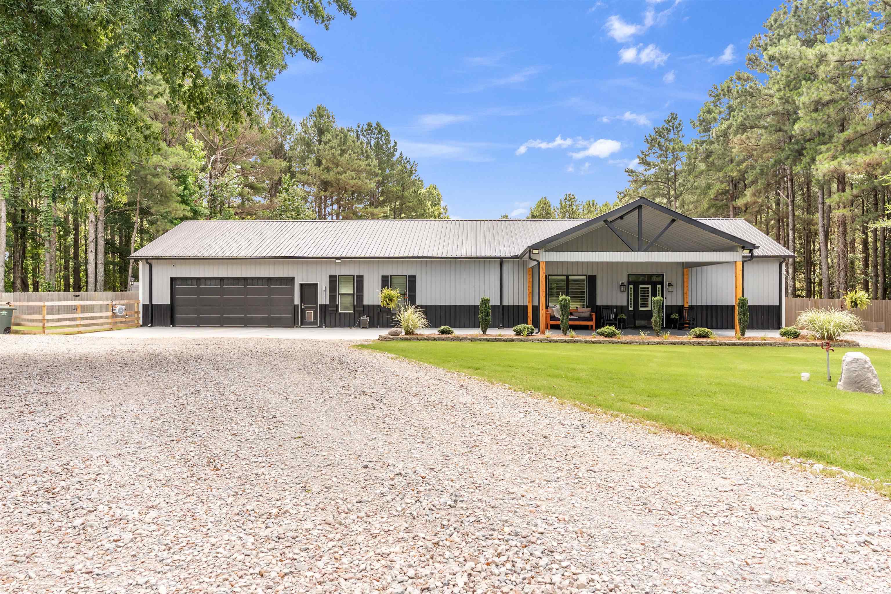 2525 Sinai Dr Property Photo 4