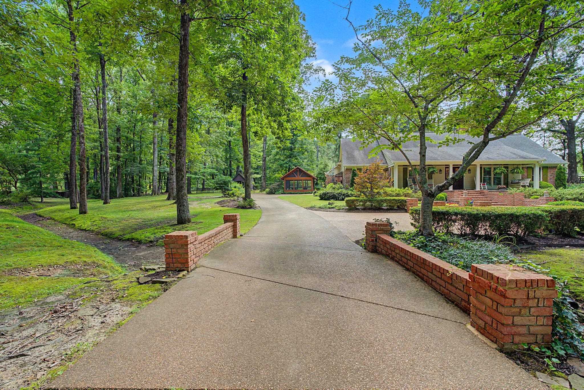 9035 Post Oak Ln Property Photo 3