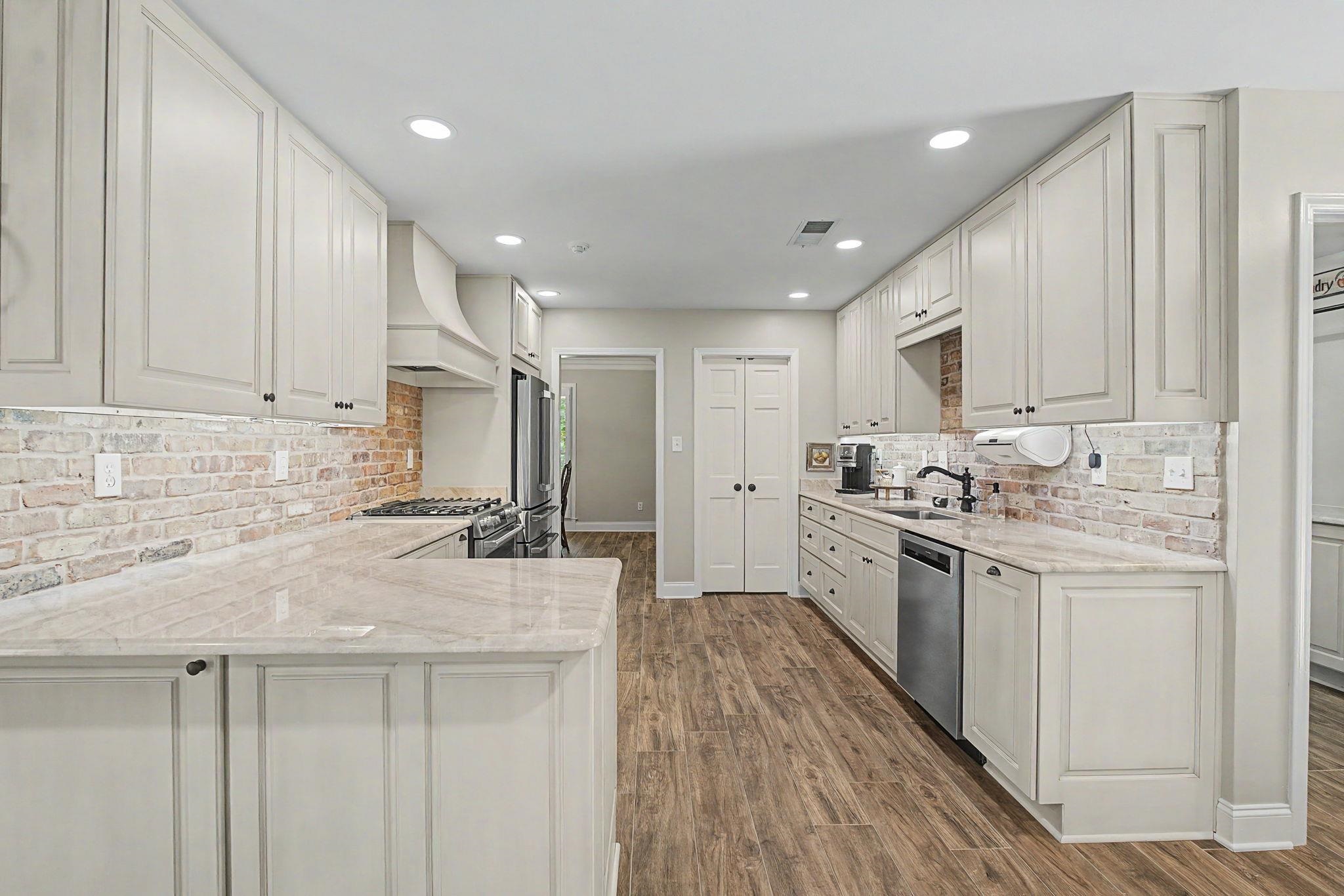 9035 Post Oak Ln Property Photo 11