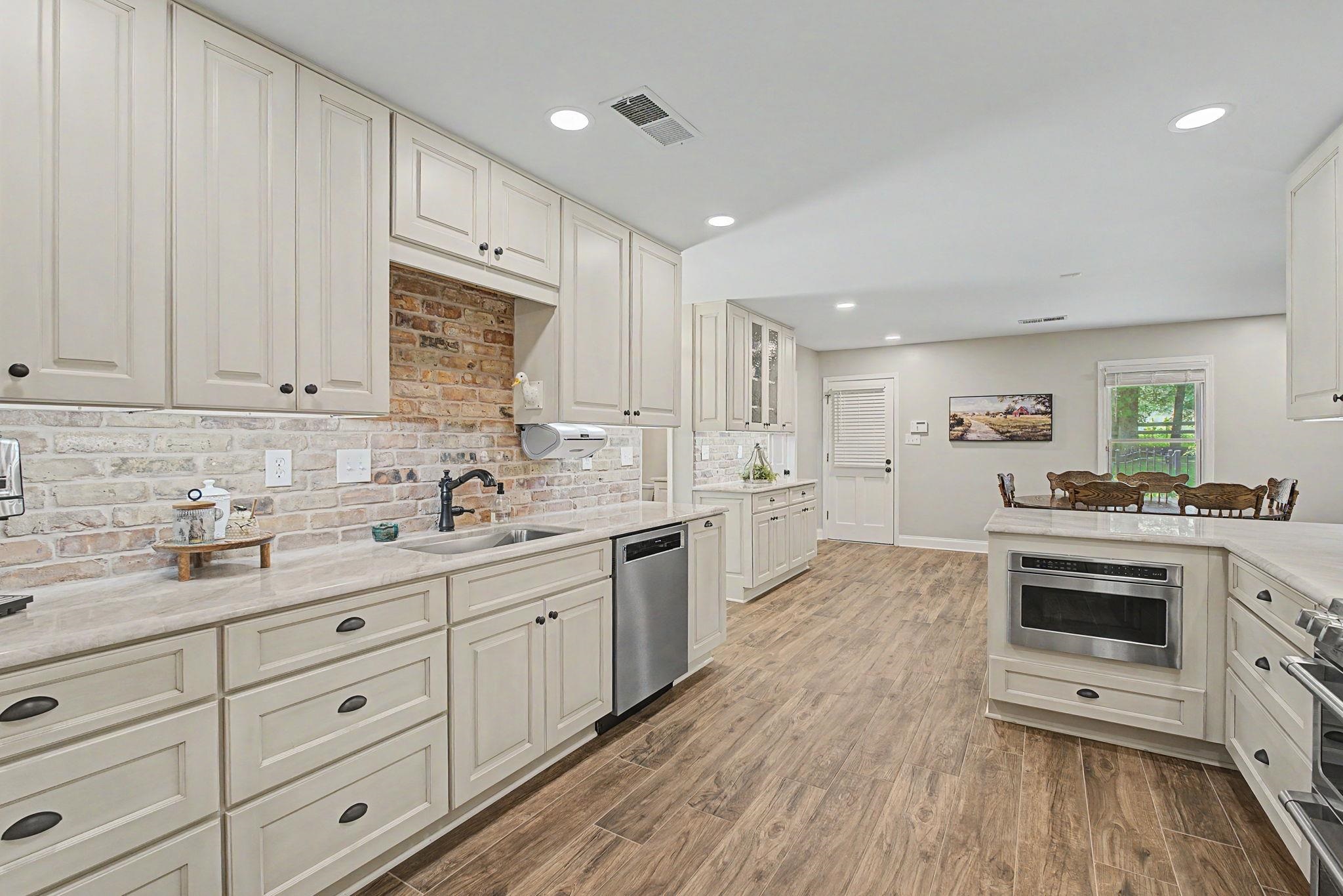 9035 Post Oak Ln Property Photo 12