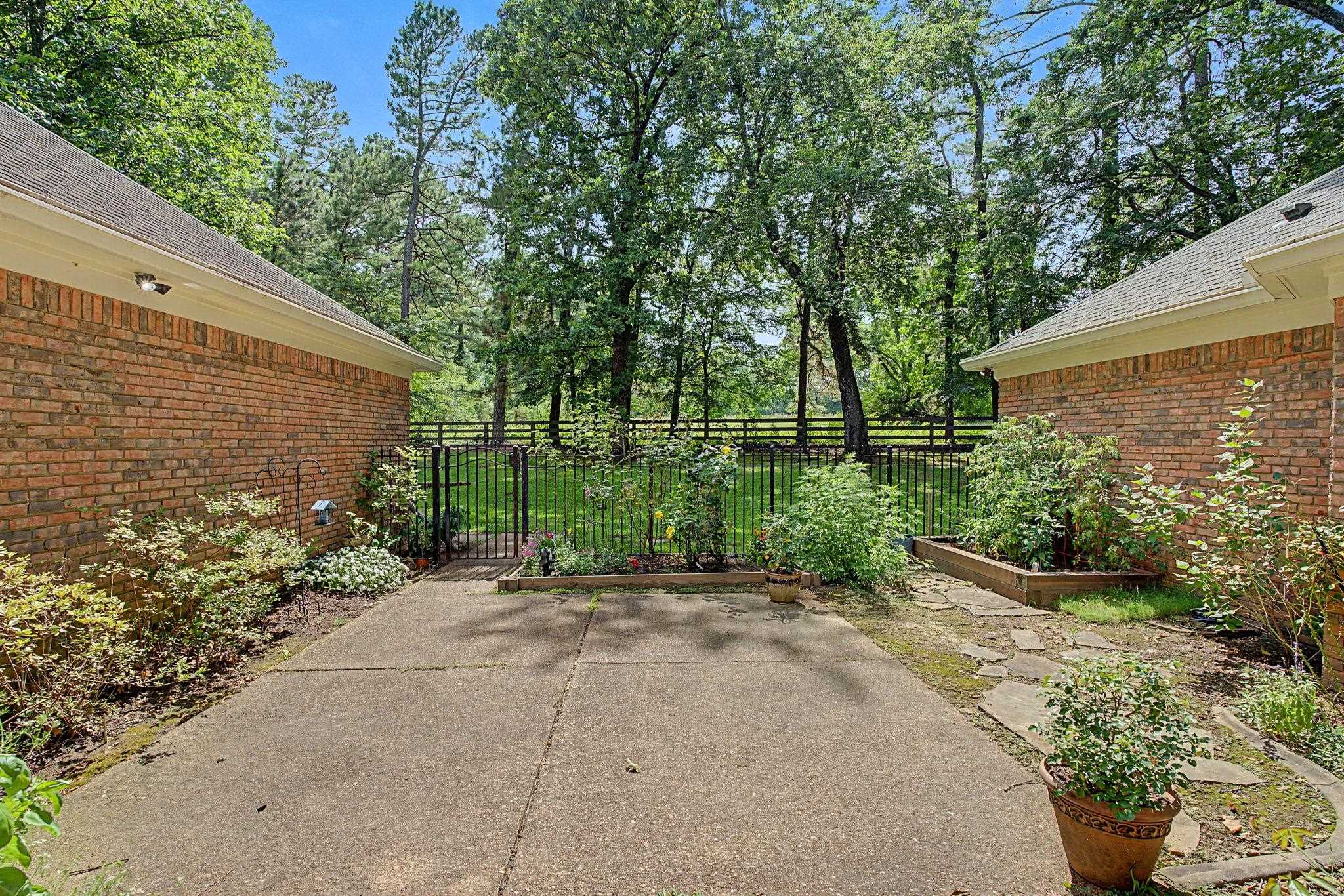9035 Post Oak Ln Property Photo 29