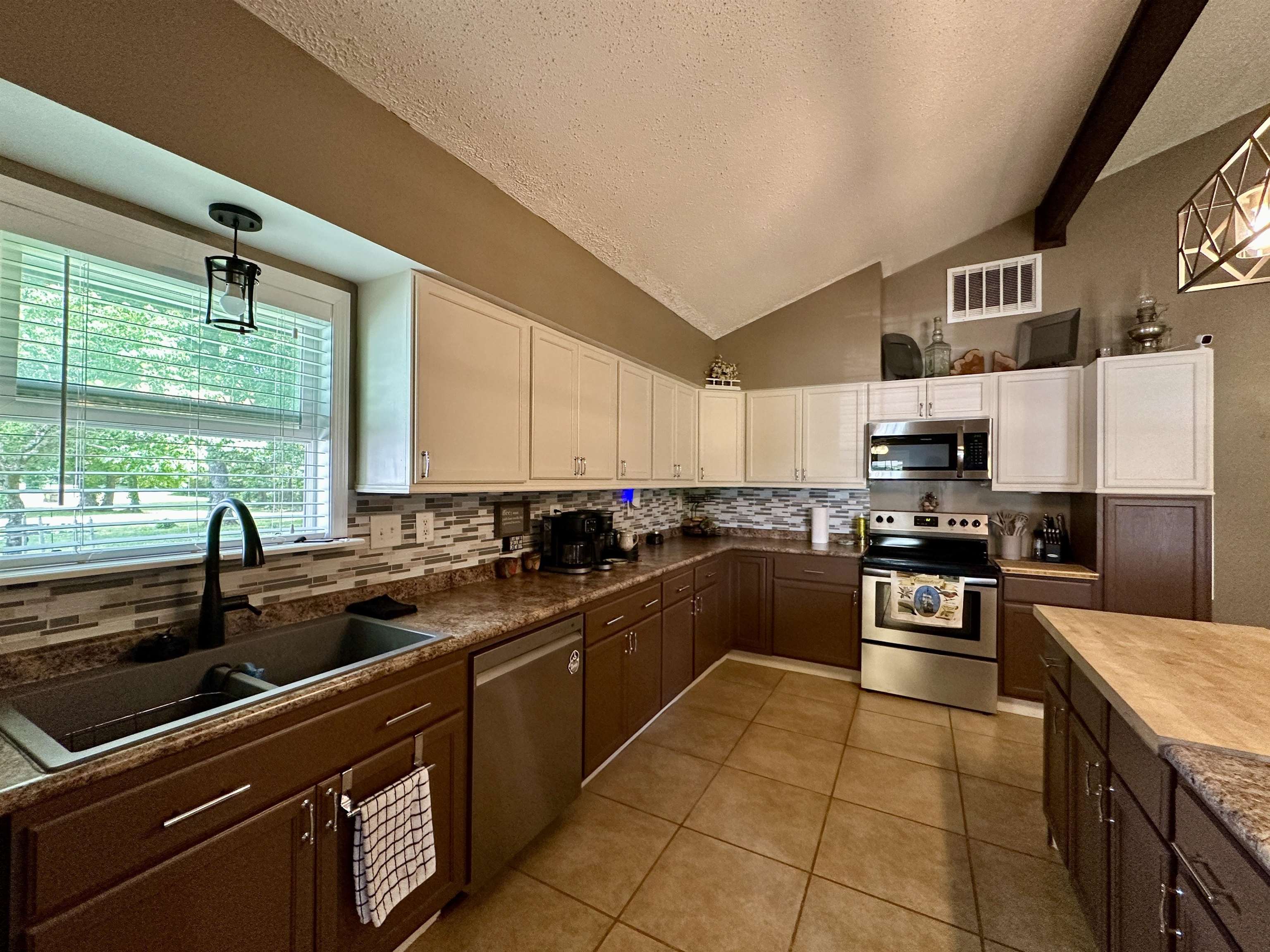 1230 Joann Rd Property Photo 9