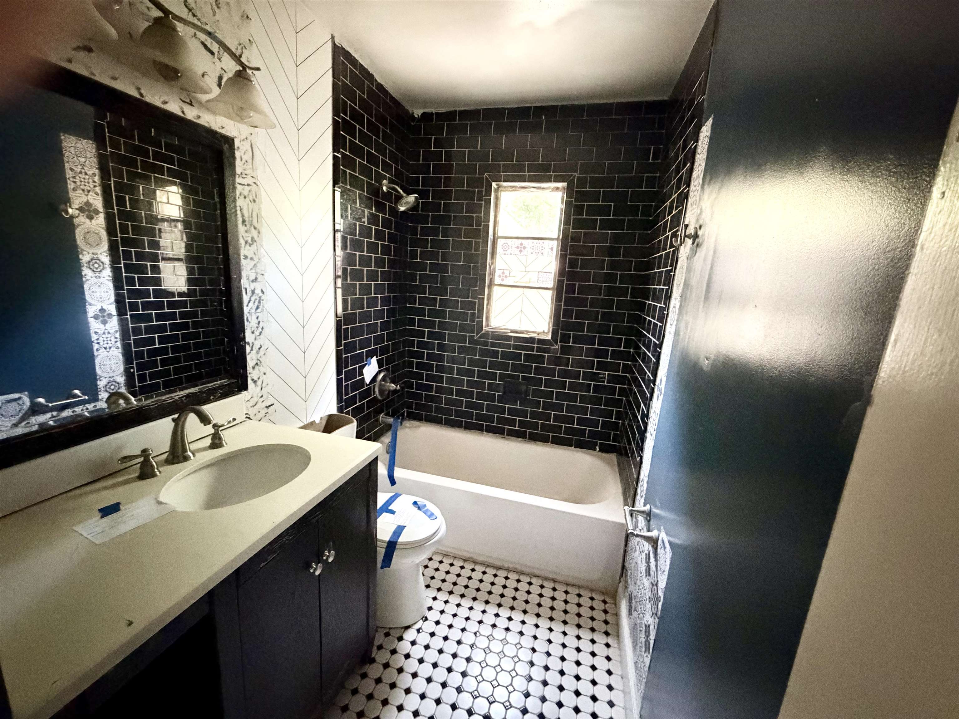 553 Weizman St Property Photo 4