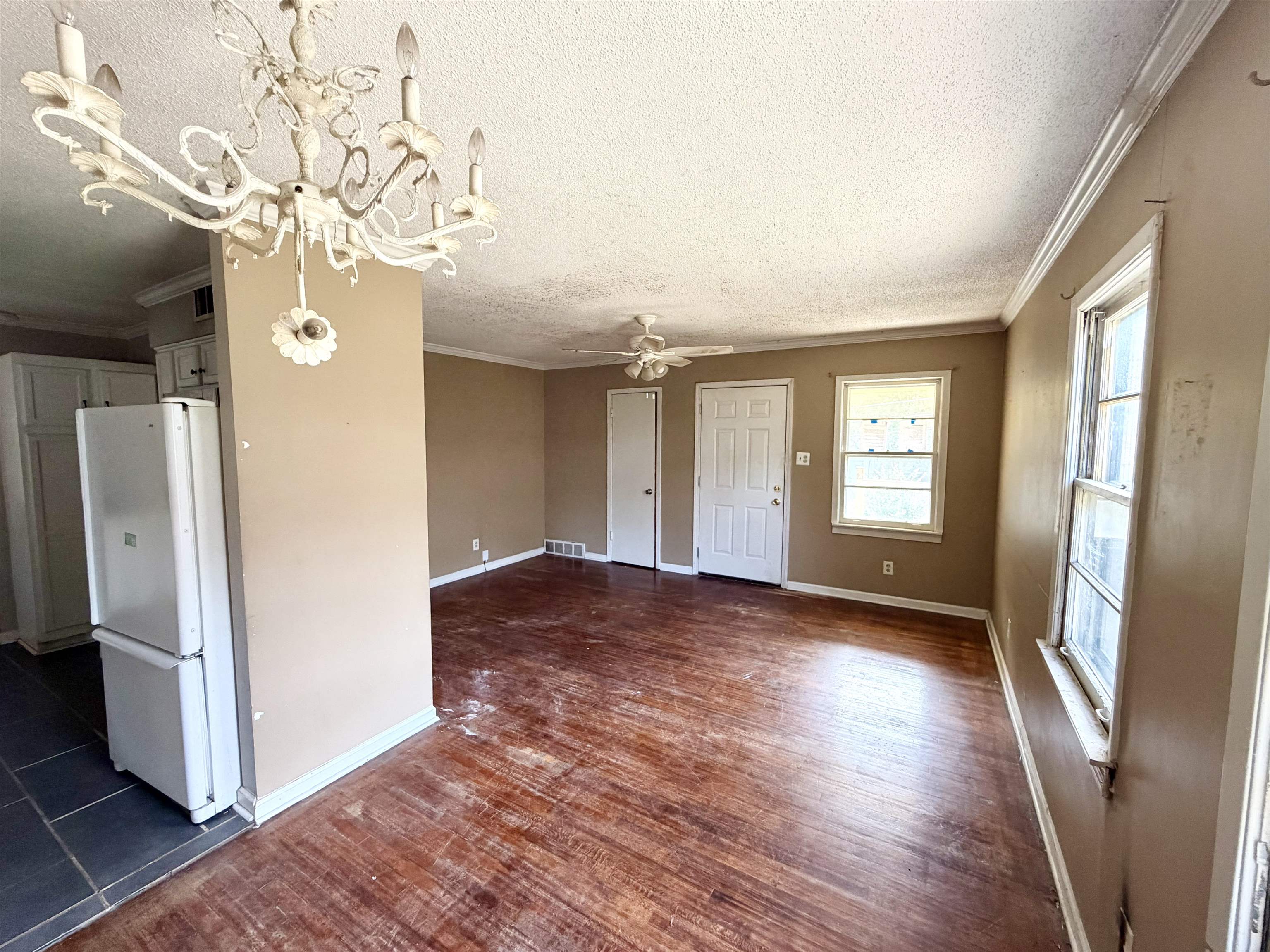 553 Weizman St Property Photo 10