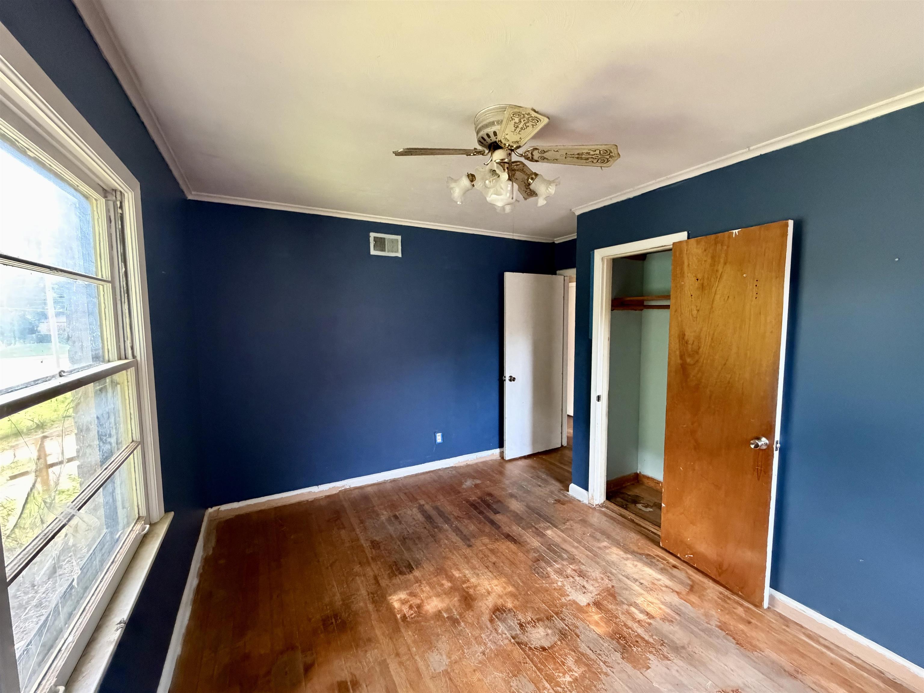 553 Weizman St Property Photo 12
