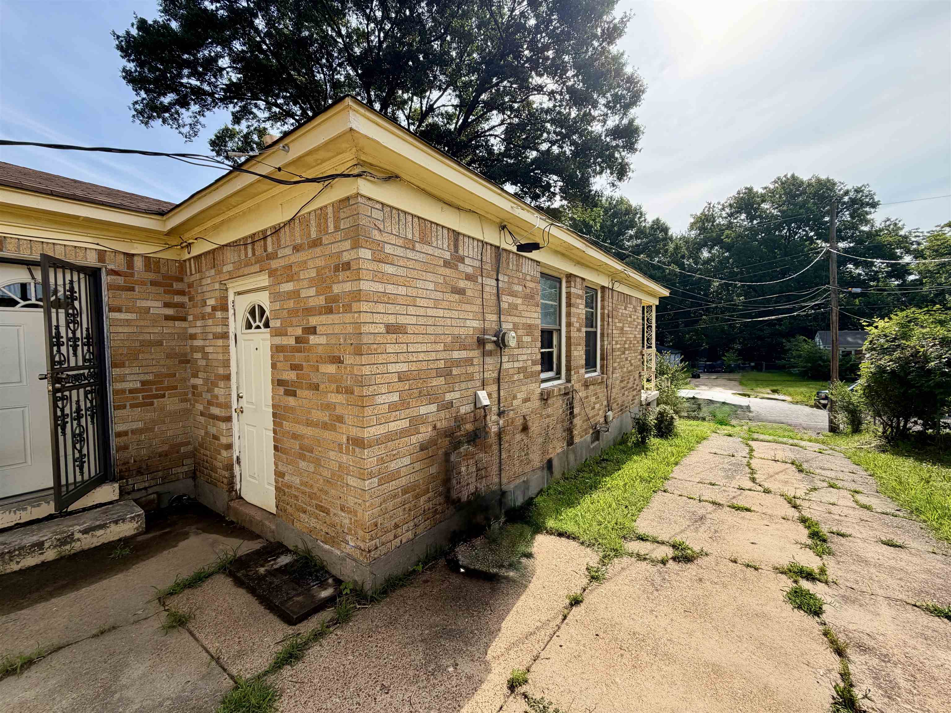 553 Weizman St Property Photo 14