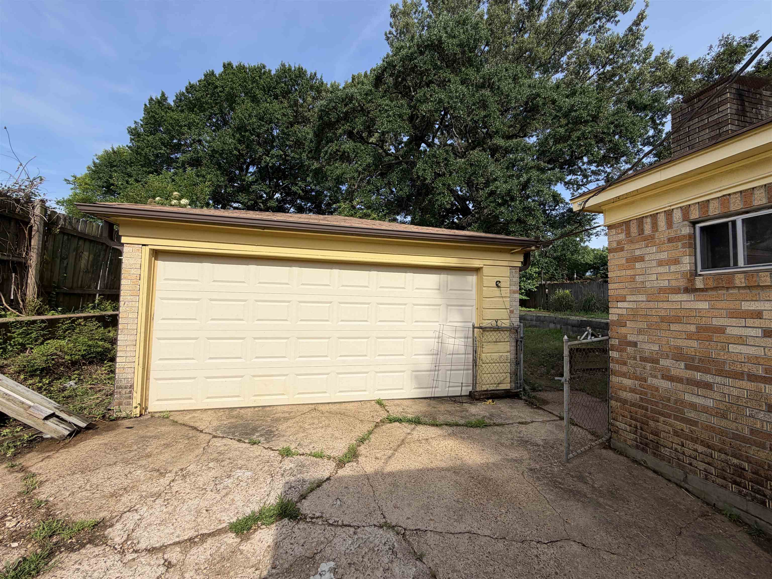 553 Weizman St Property Photo 15