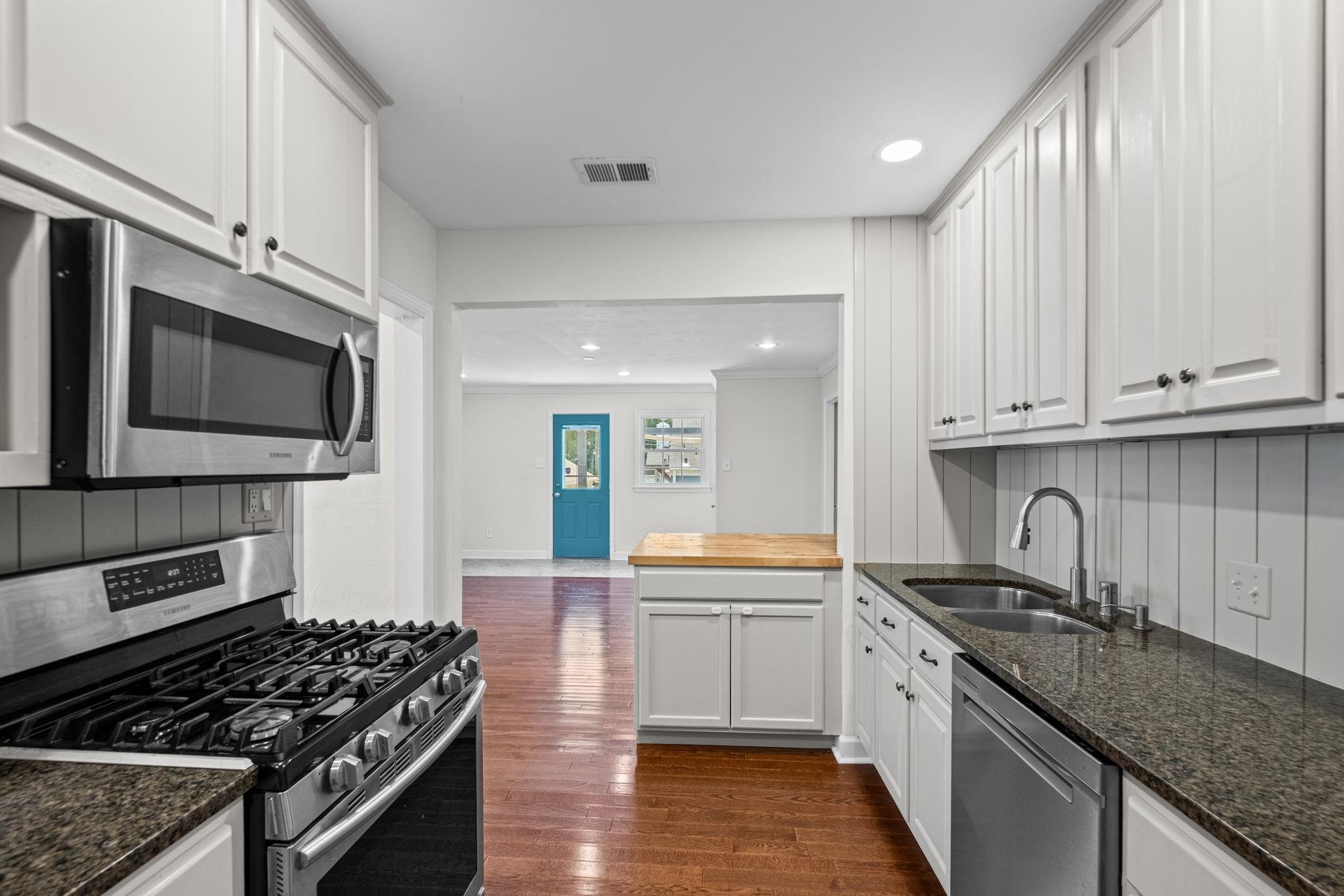 385 Holmes Cir Property Photo 11