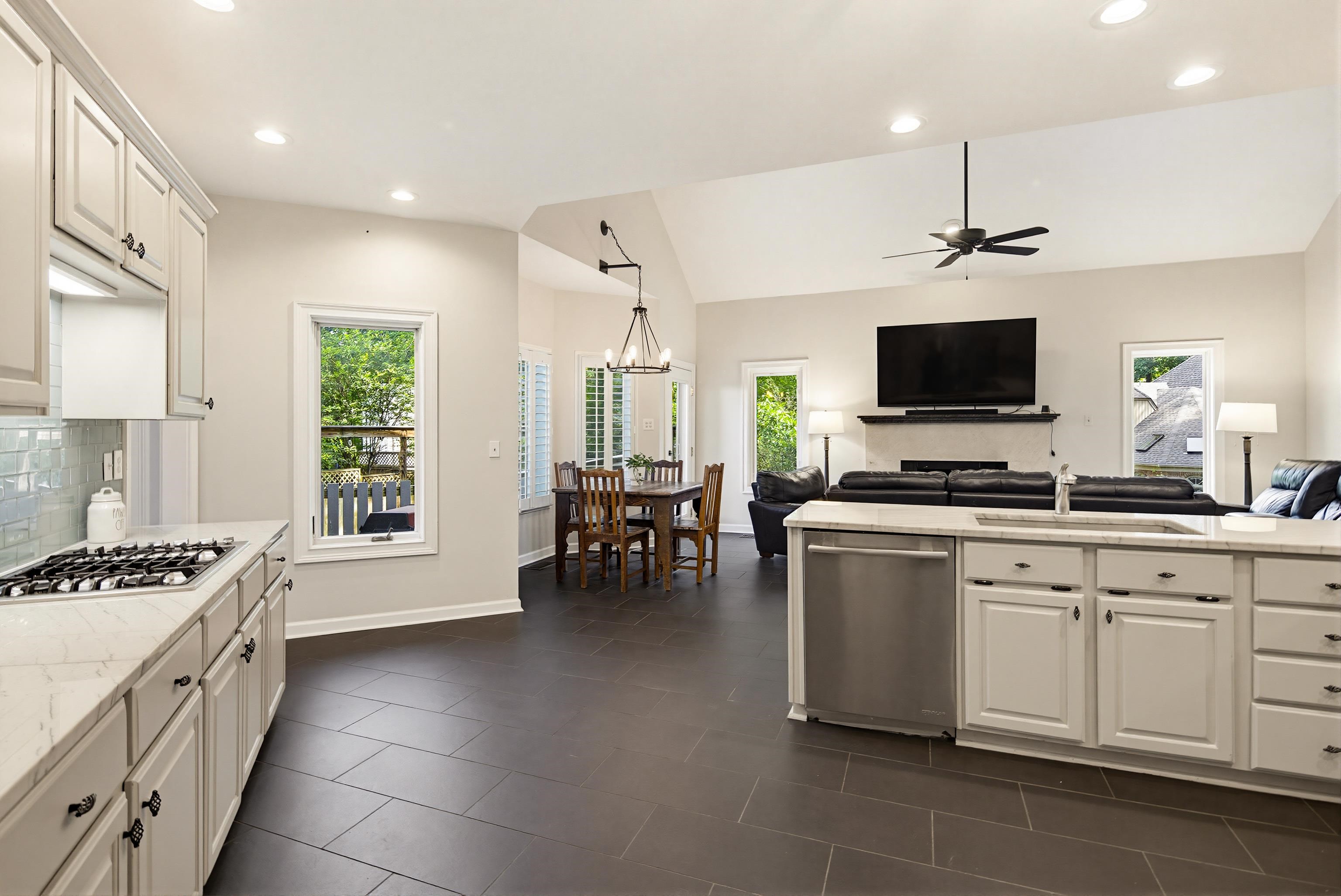 8986 Cairn Ridge Dr Property Photo 10