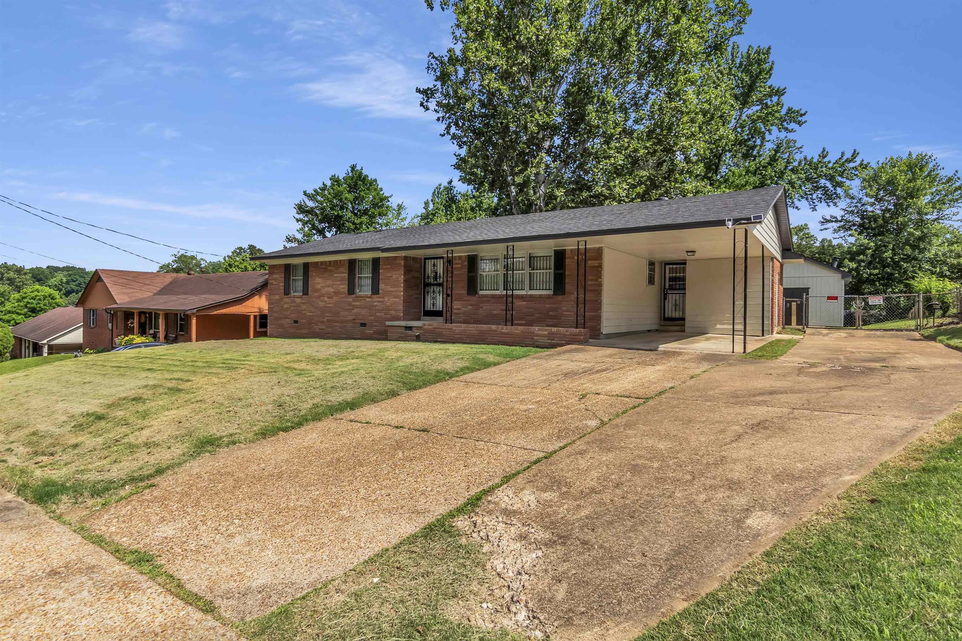 2367 Kingsley Ave Property Photo 2