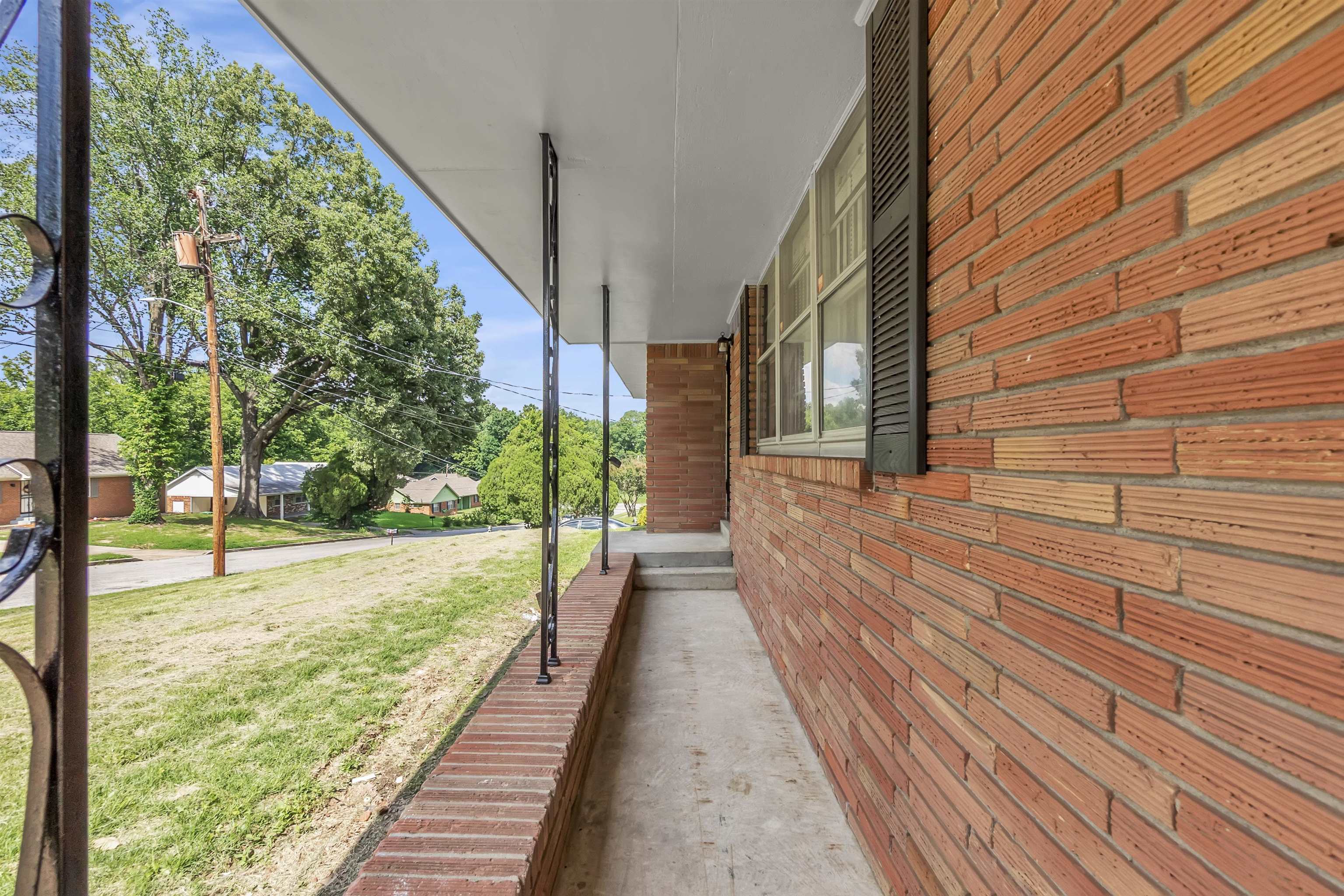 2367 Kingsley Ave Property Photo 3