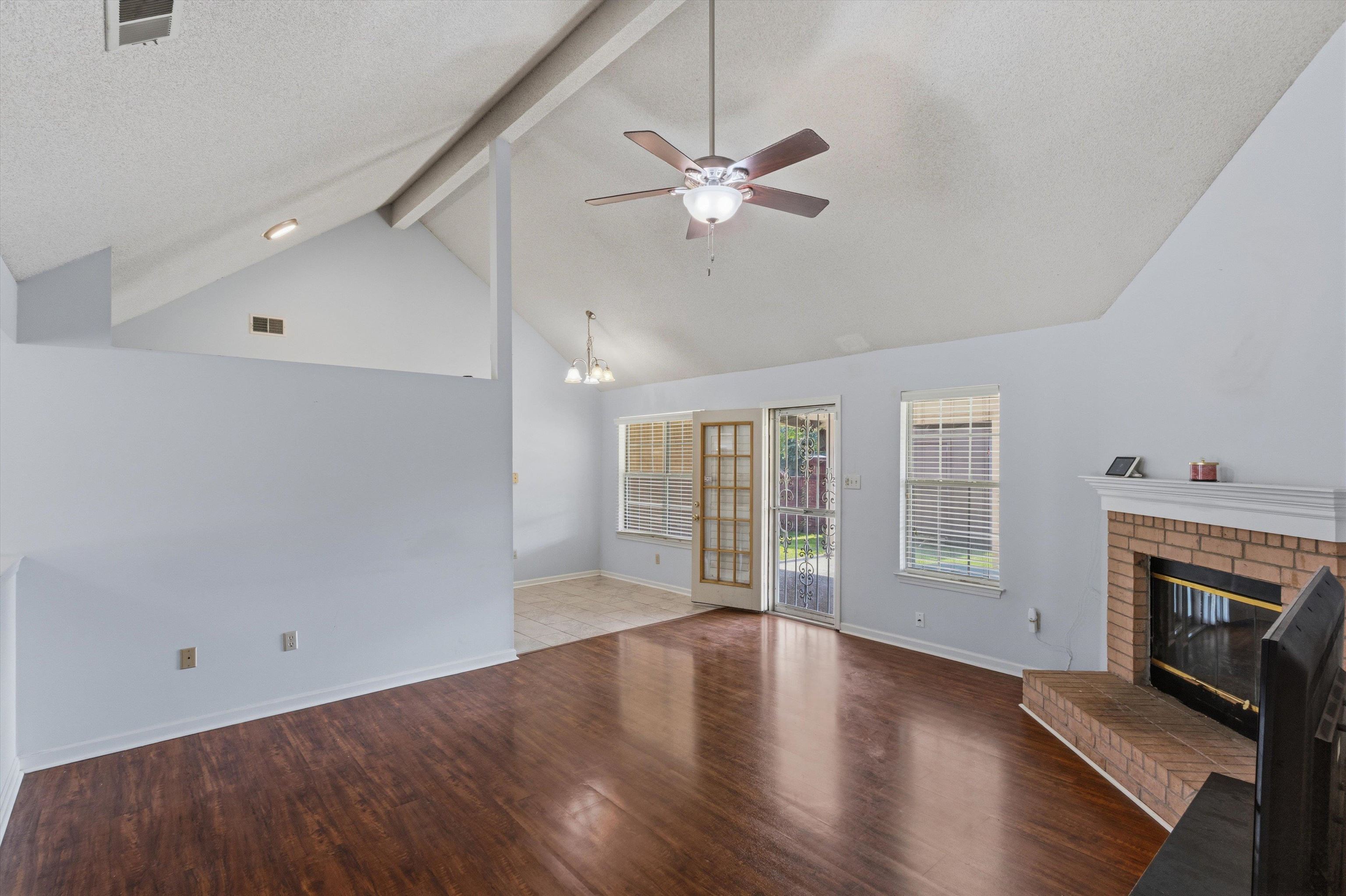 5364 Meadow Cross Dr Property Photo 6