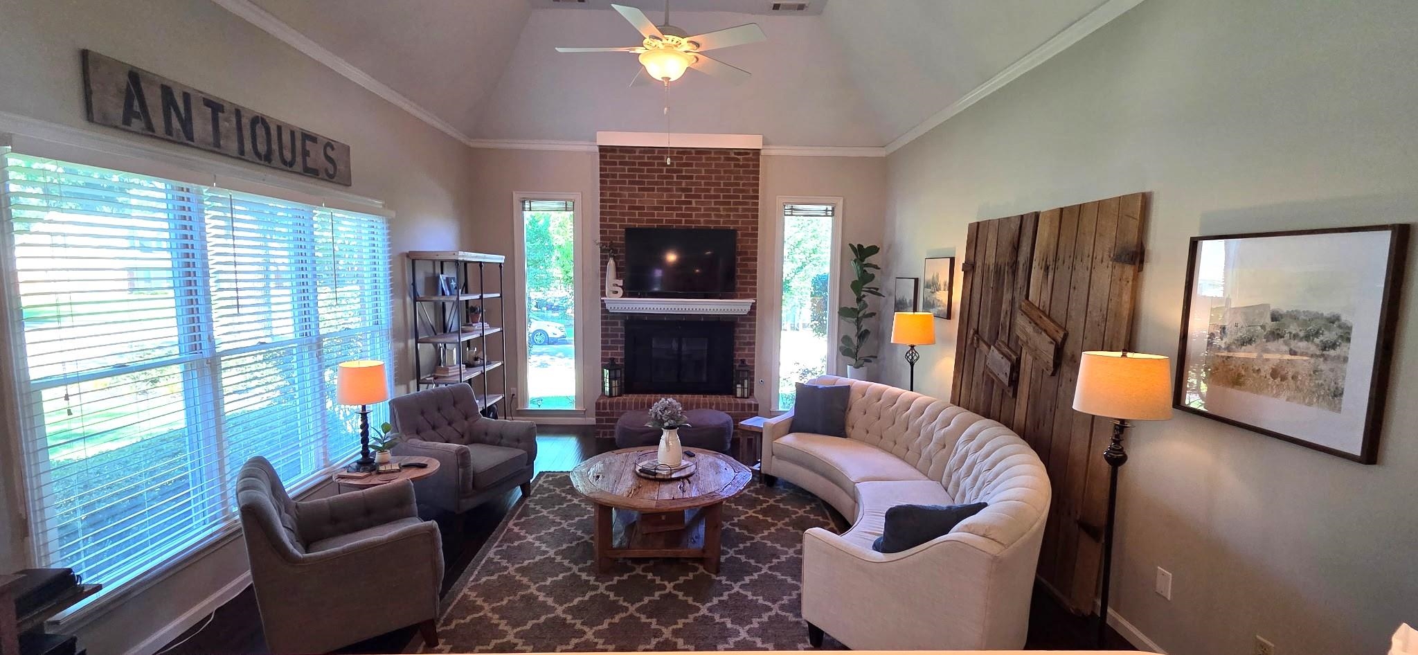 2840 Aspen Glade Cv Property Photo 2