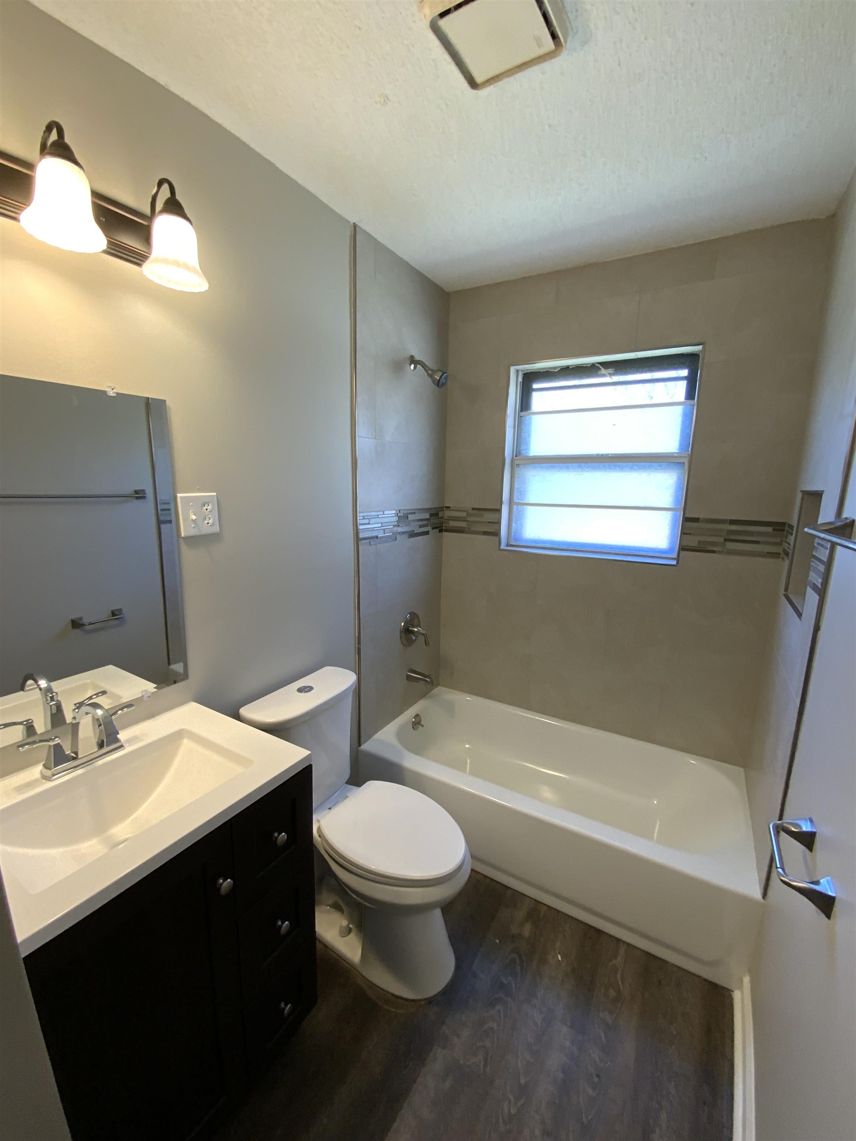 4301 University St Property Photo 12