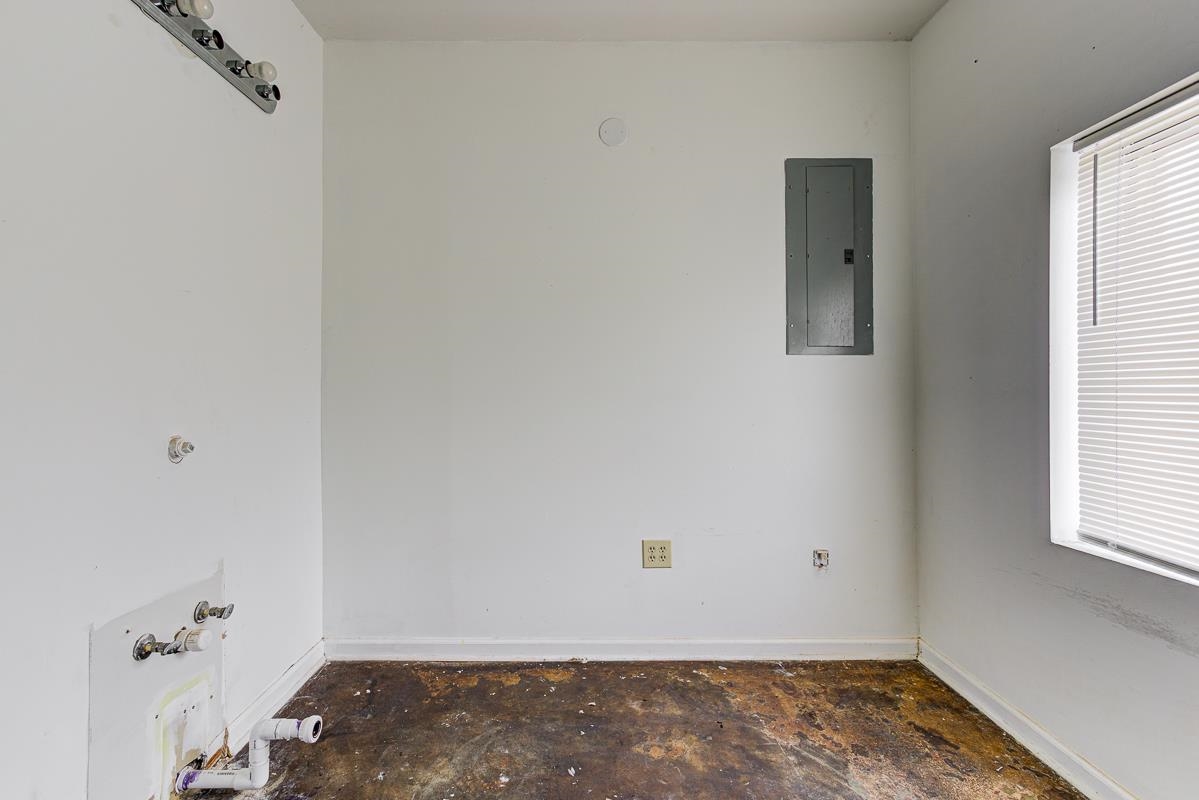 583 Tillman St Property Photo 8