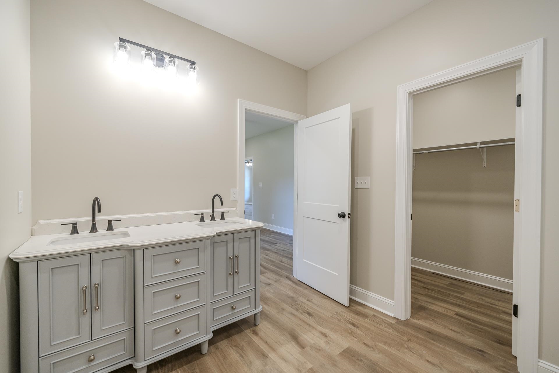 225 Chariot Ln Property Photo 12